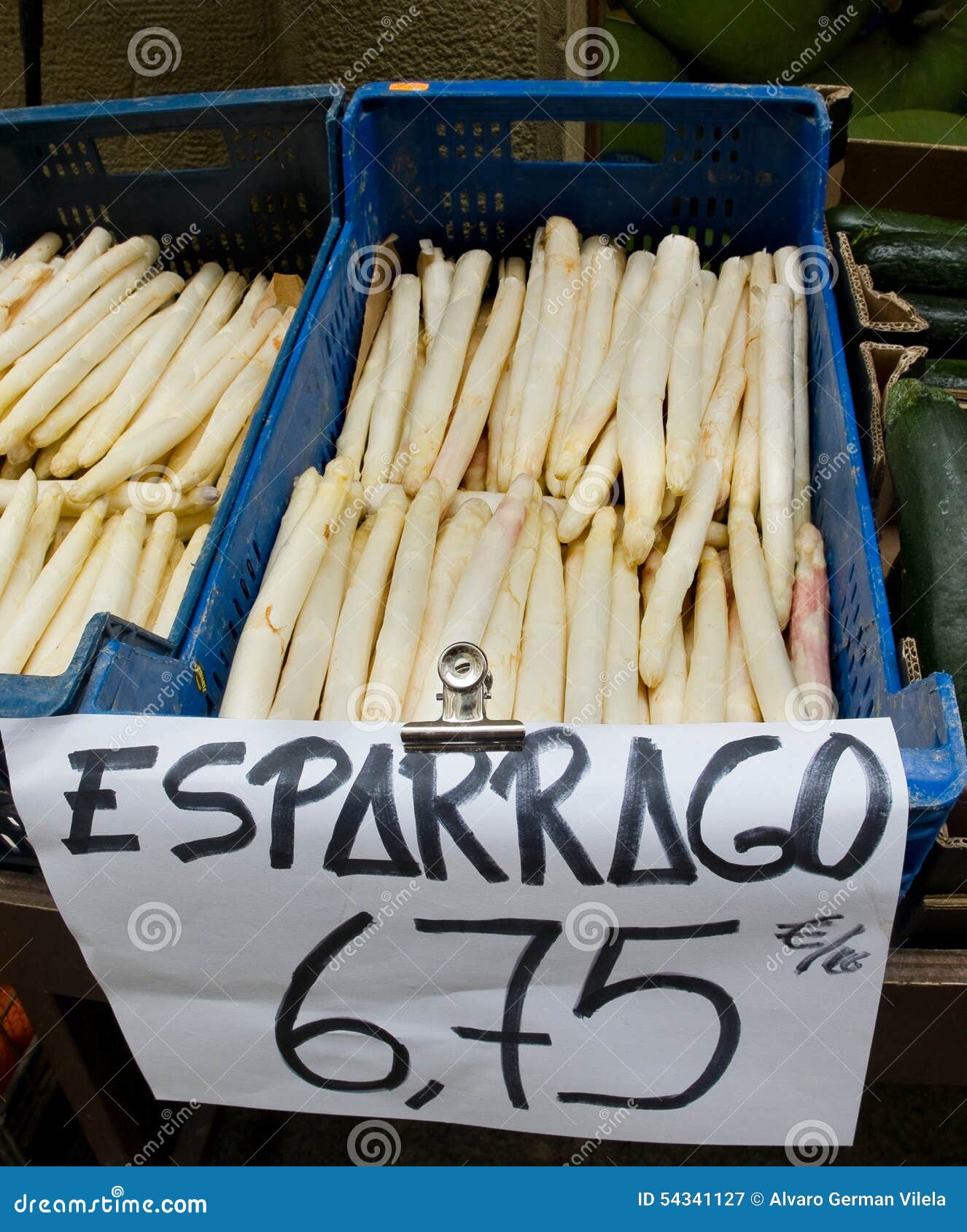 white asparagus in a market.