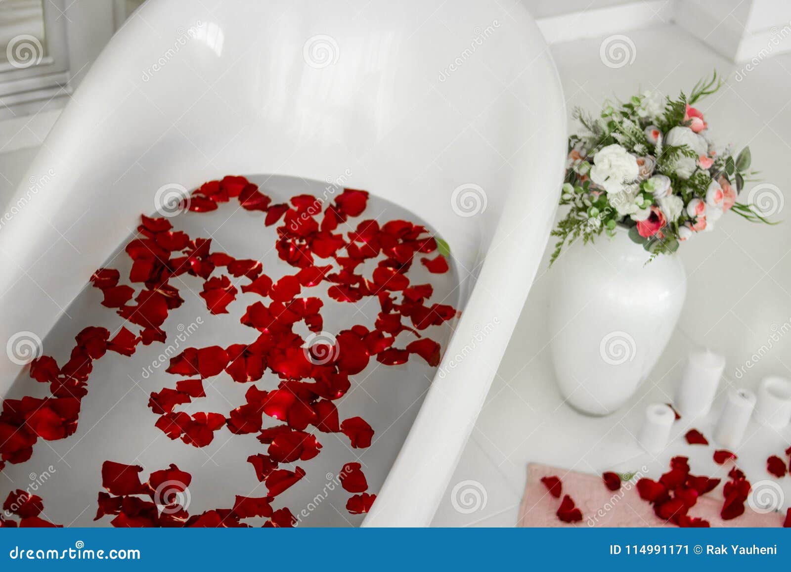 White Bath with Rose Petals. Taking a Bath with Roses. Stock Image - Image  of clean, bathroom: 114991171