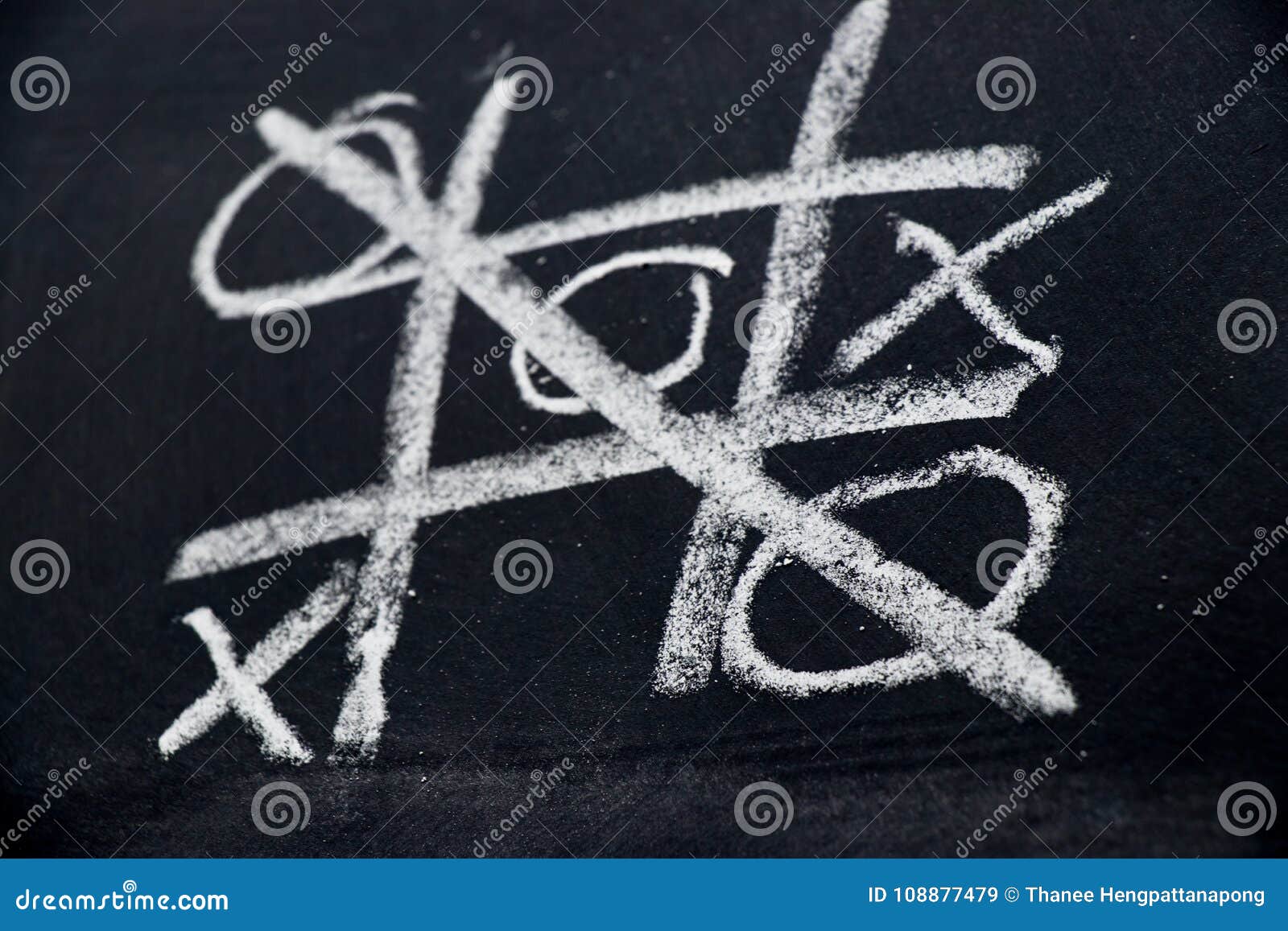 Tic Tac Toe Blackboard - Free Play & No Download