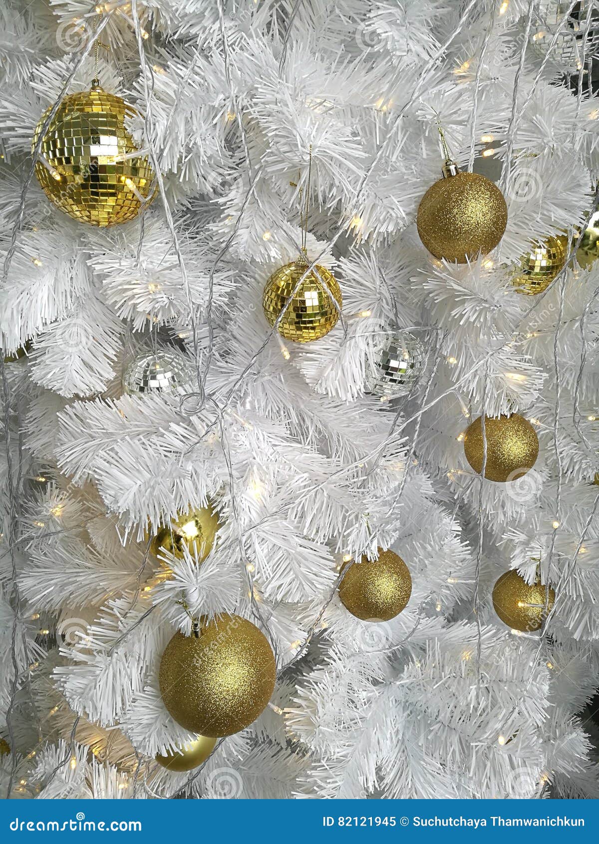 White Christmas Tree Decoration, Variety Of Golden Hanging Ball White Christmas Tree Ornament