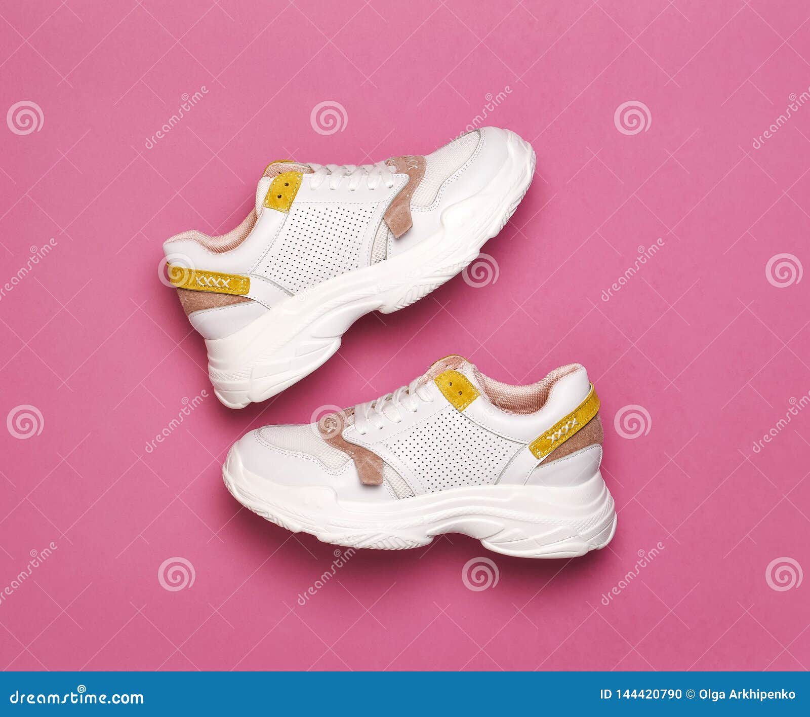 trendy female sneakers