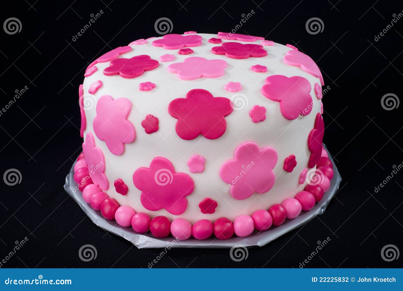 7,077 Black Fondant Cake Royalty-Free Images, Stock Photos & Pictures