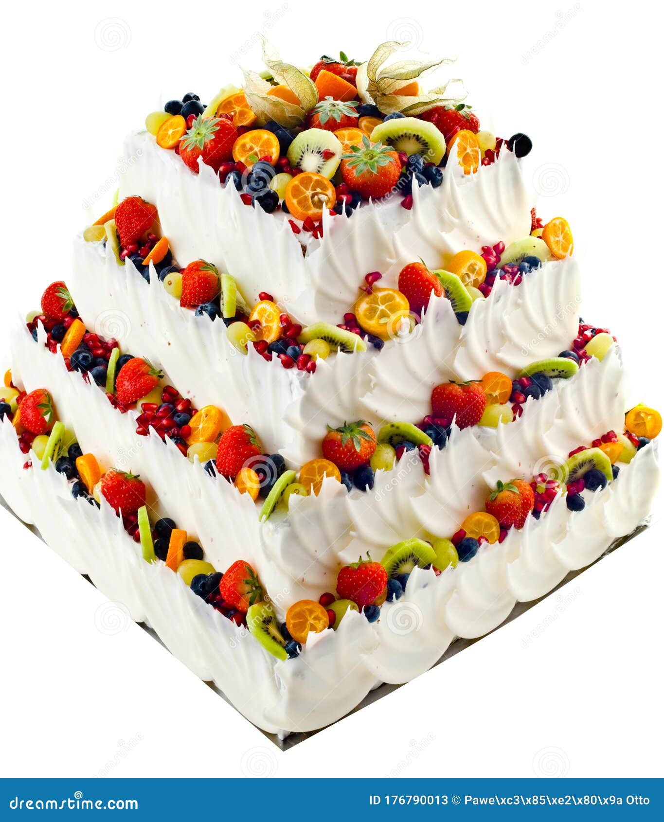 Premium Photo | Big fruit cake. cake on a wooden in a rustic style.  strawberries, blueberries, currants under the glaze.