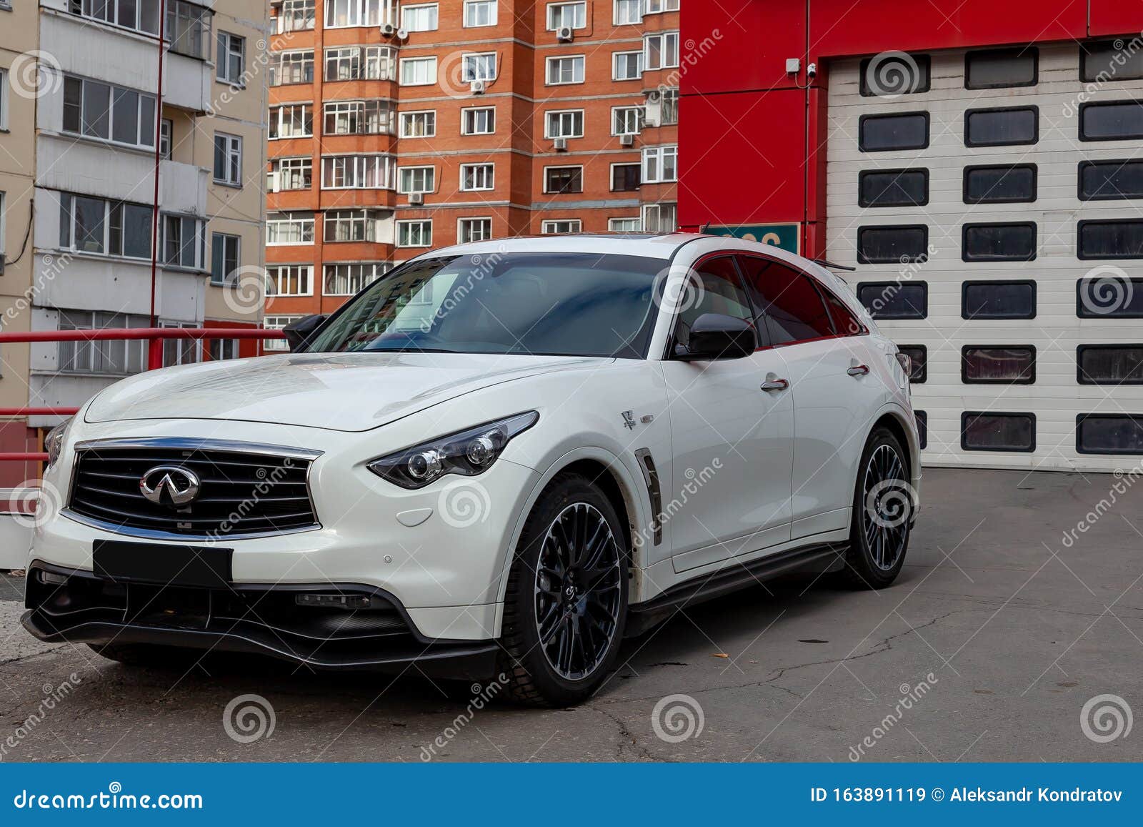White Infiniti FX35 FX45 FX50 QX70 in Sebastian Vettel Limited Edition  Tuning Front View on the Car Parking in the Street Editorial Stock Image -  Image of expensive, detail: 163891119