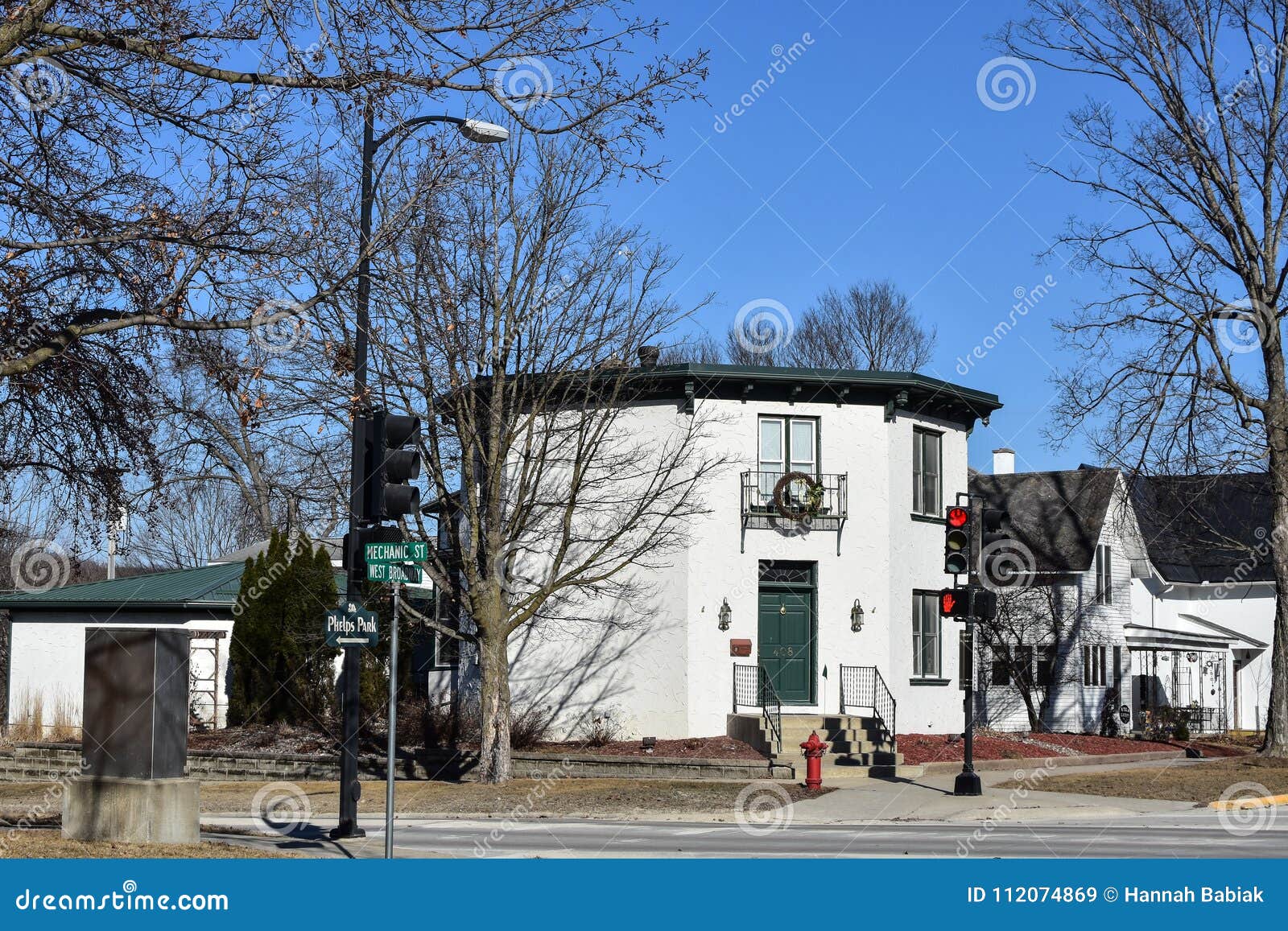 White Octagon Shaped House In Decorah Iowa Editorial Stock Image Image Of Estate Octagon 112074869