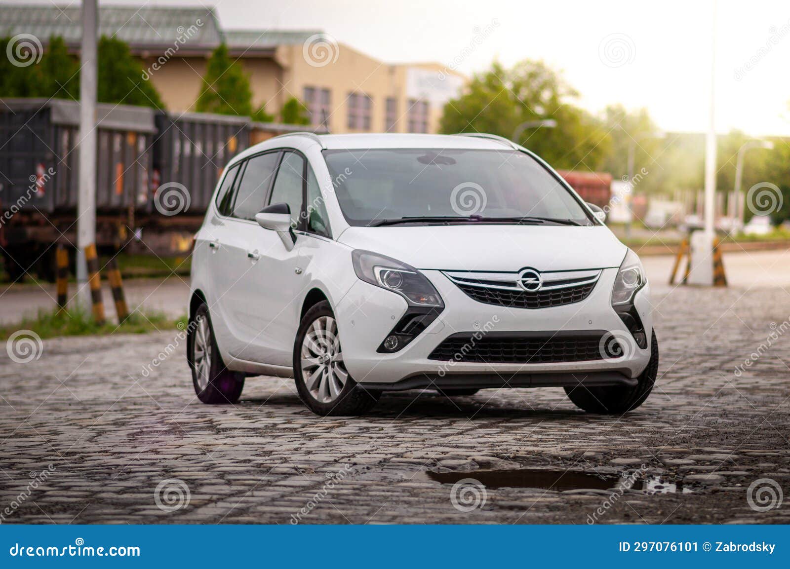 Opel zafira : 291 images, photos de stock, objets 3D et images