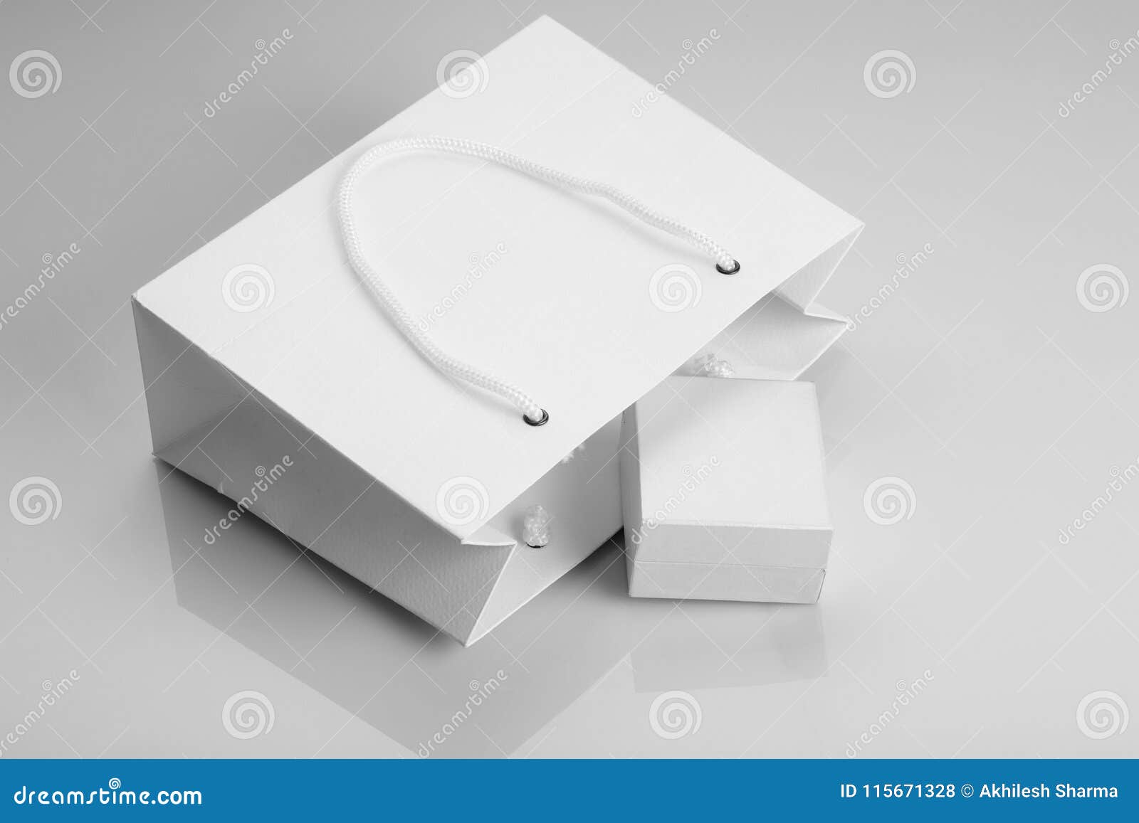 White Paper Shopping Bag And Jewelry Box For Mockups Stock Photo - Image Of  Template, Package: 115671328