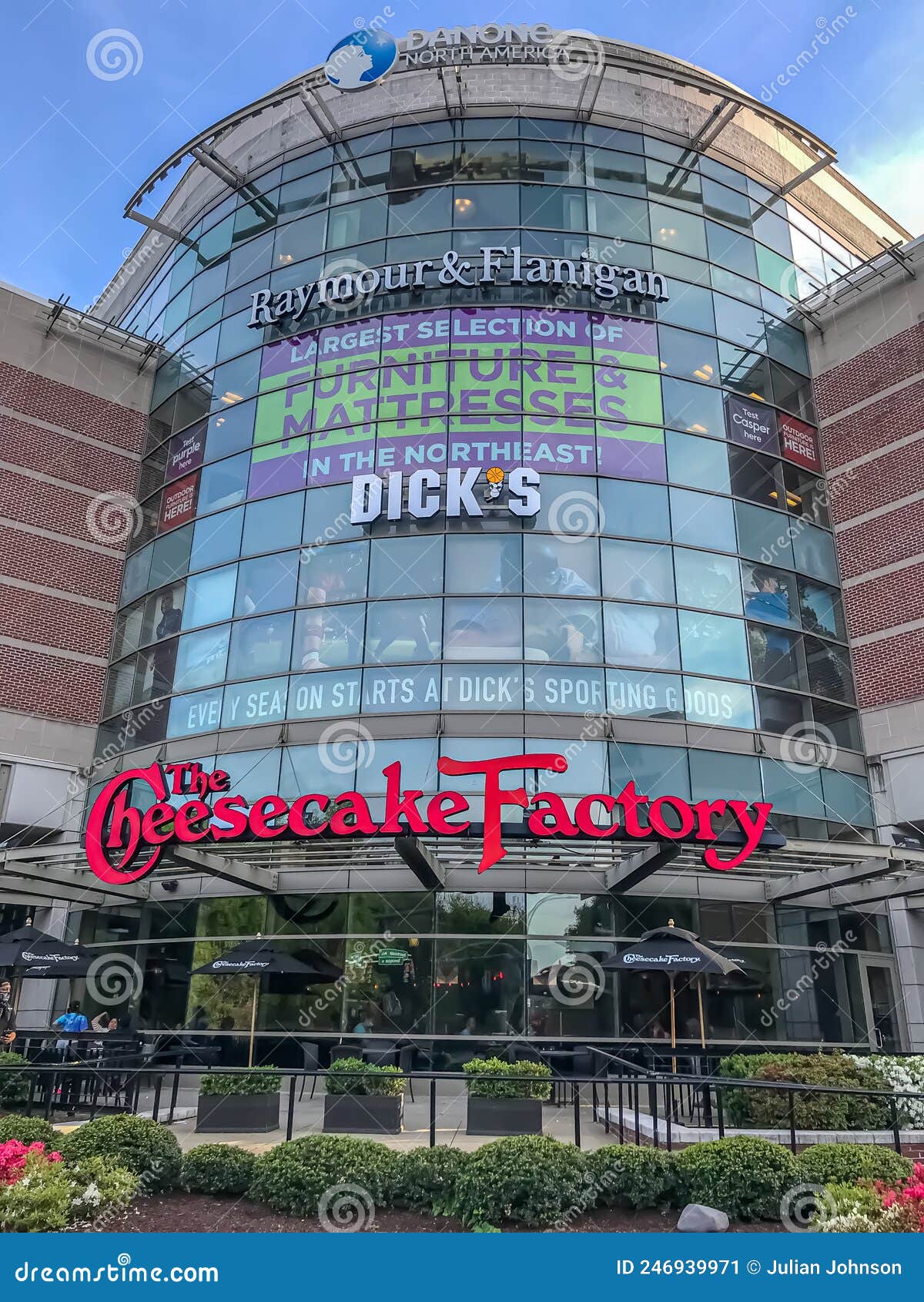 White Plains Mall in New York. Editorial Photo Image of neighbourhood