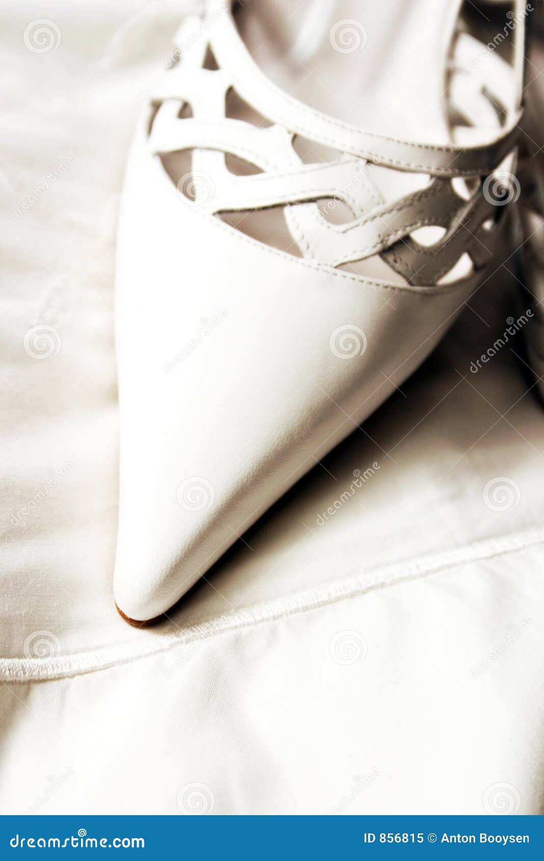 white pointed shoes