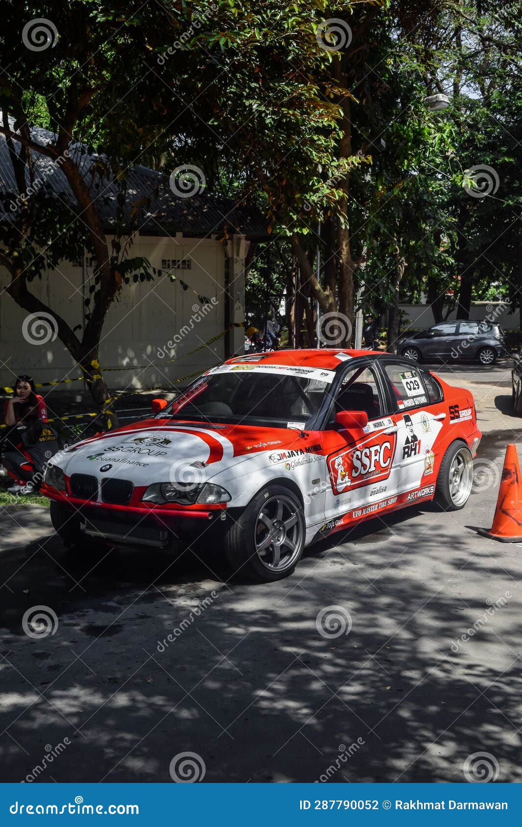White and Red BMW 325i E46 Drift Car in Indonesia Drift Series Event