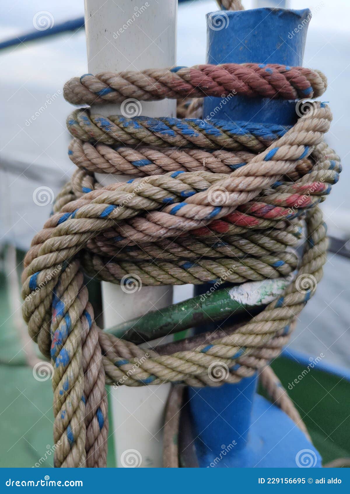 White Rope with a Binding Fiber that Binds on the Boat 22 Stock