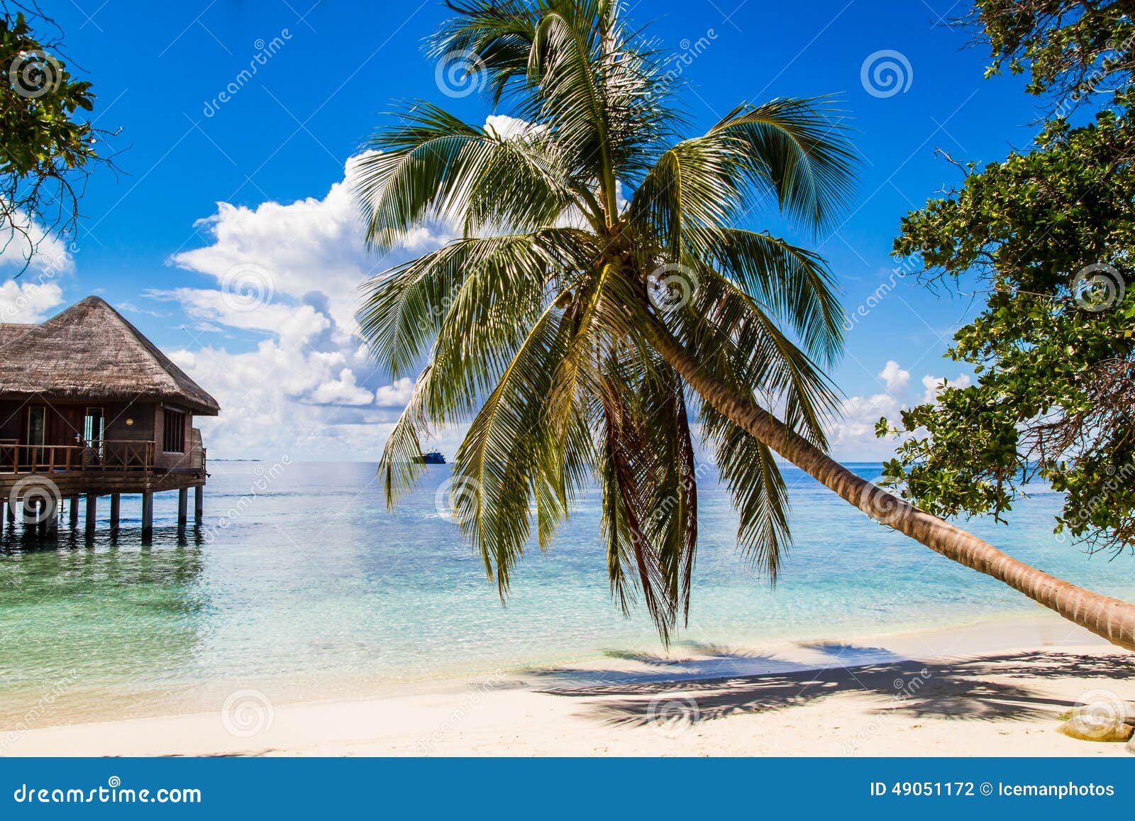white sandy tropical beach in maldives