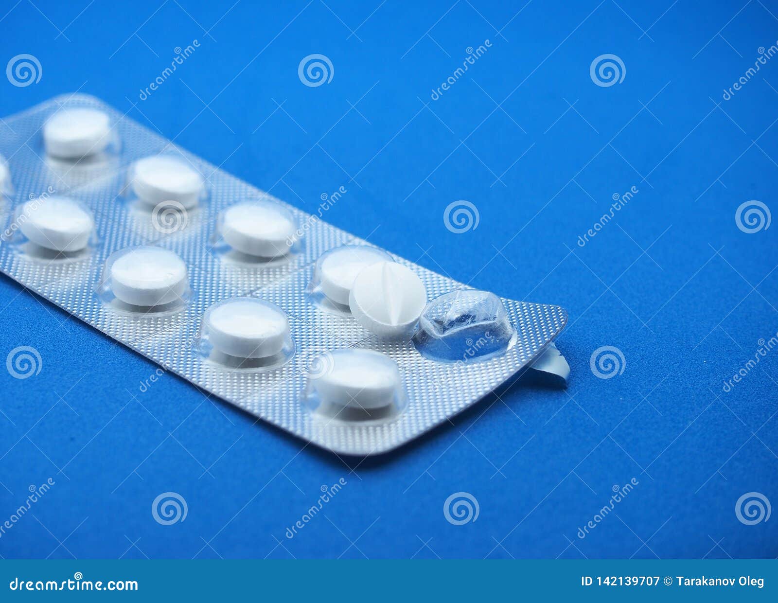 White Tablets On A Blue Background One Tablet Without Packaging The Rest In Plastic Packaging Stock Image Image Of Consult Medicament