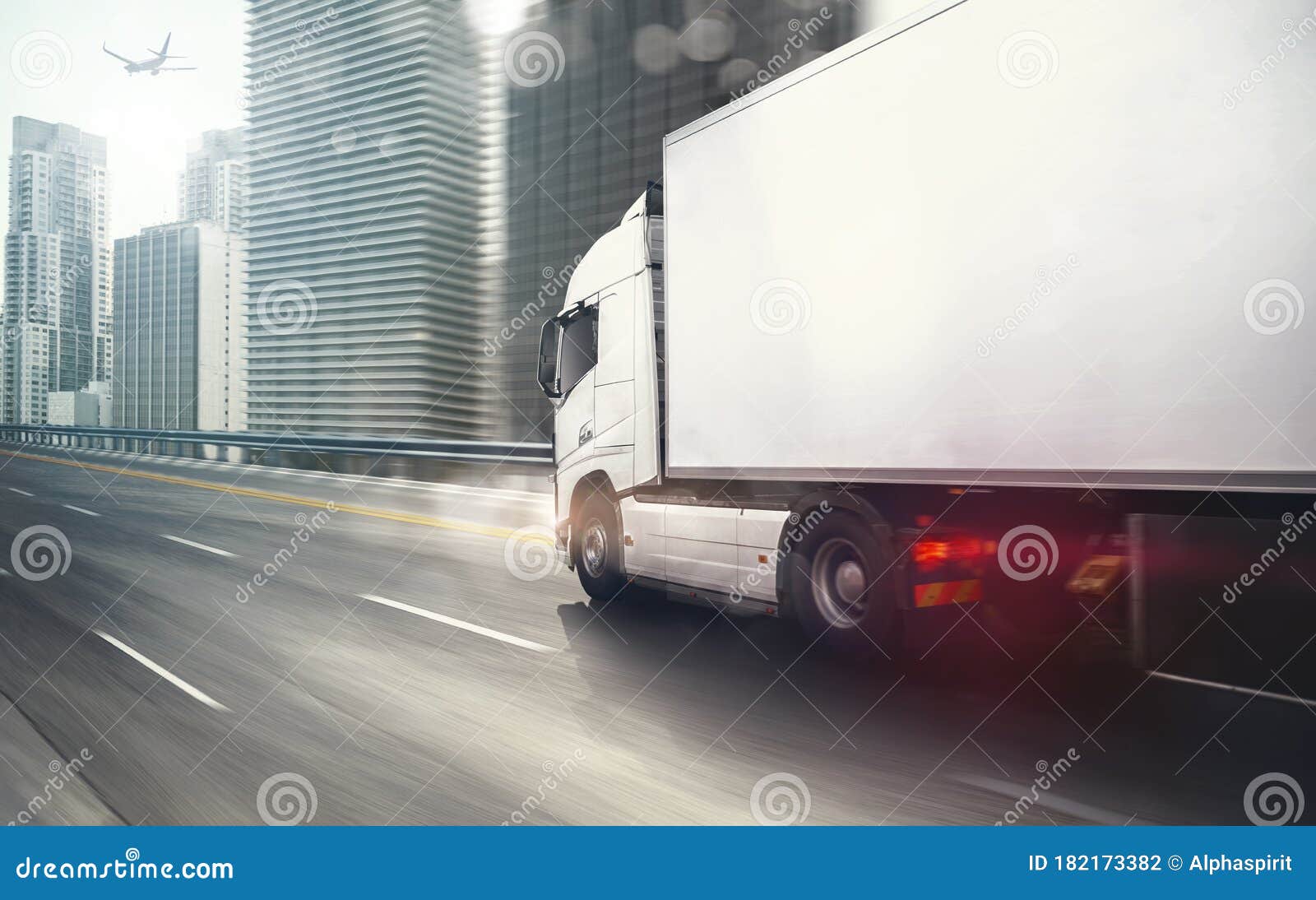 4 895 Moving Truck City Photos Free Royalty Free Stock Photos From Dreamstime