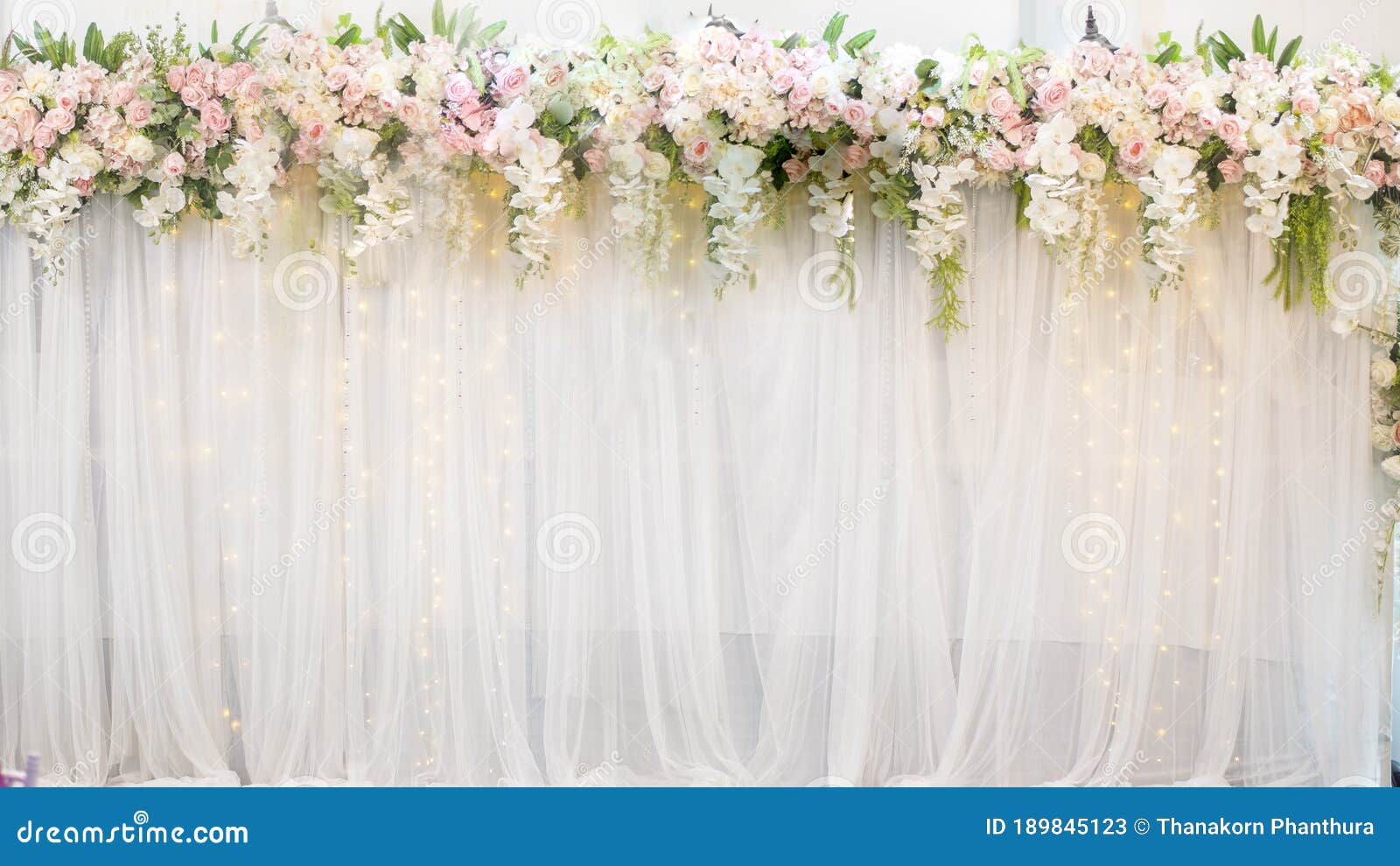 White Wedding Flowers and Wedding Decorations Stock Image - Image of love,  design: 189845123