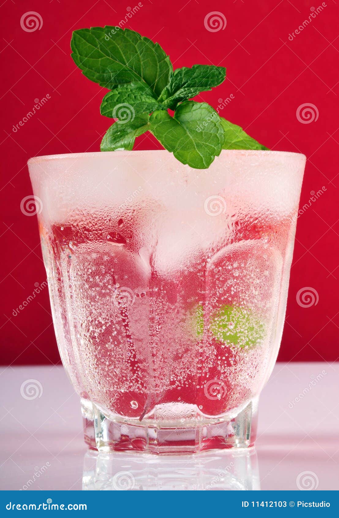 White wine with mint stock image. Image of sweet, freshness 11412103