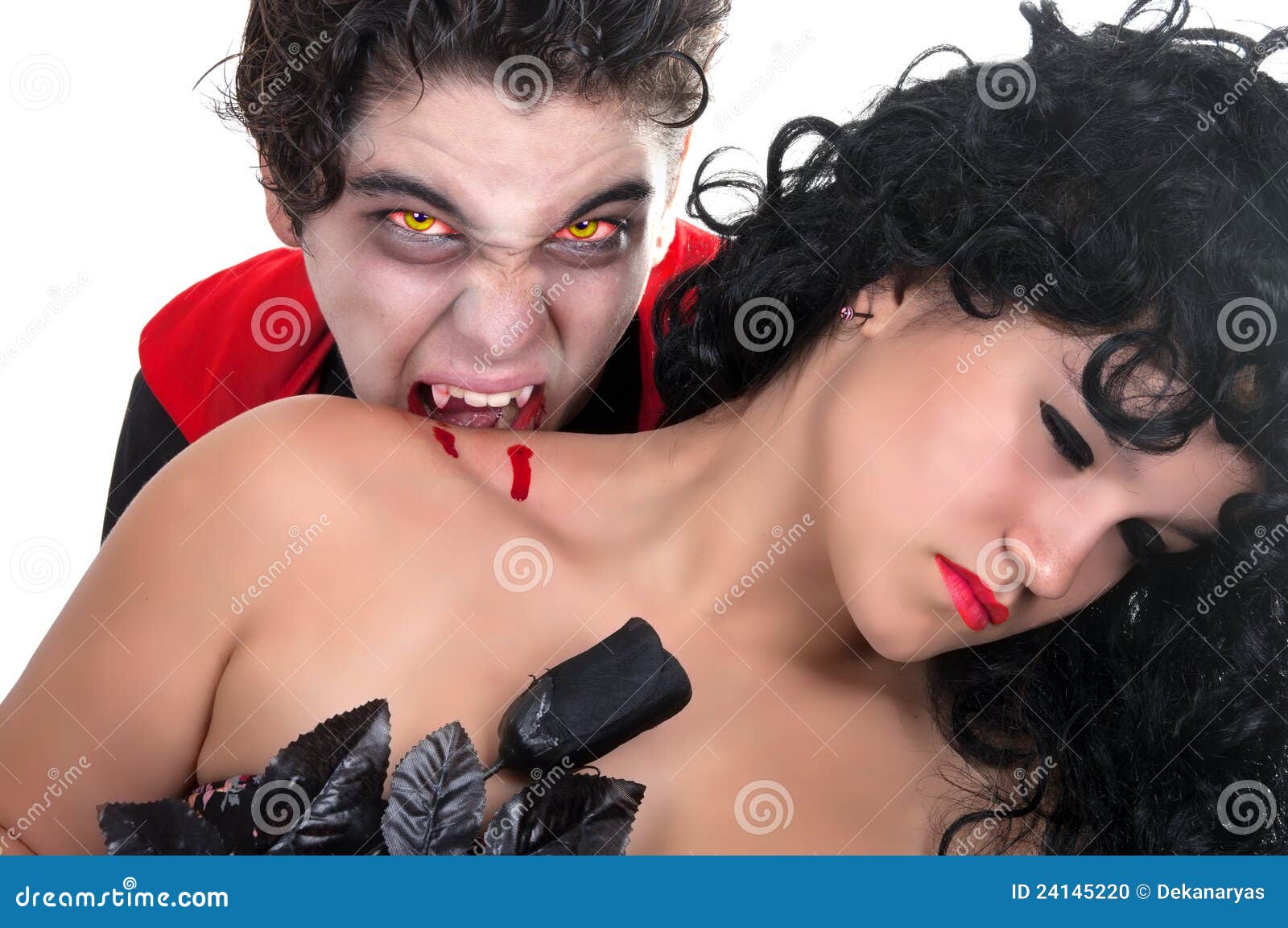 голая вампирша кусает девушку фото 61