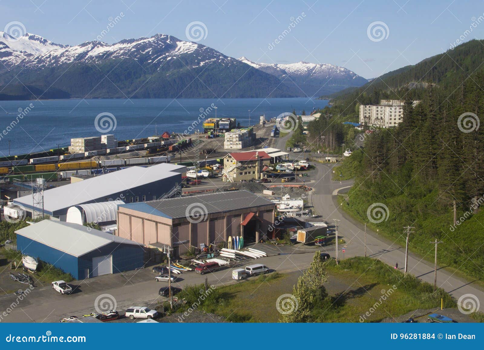 Whittier, Alaska redactionele stock afbeelding. Image of industrieel