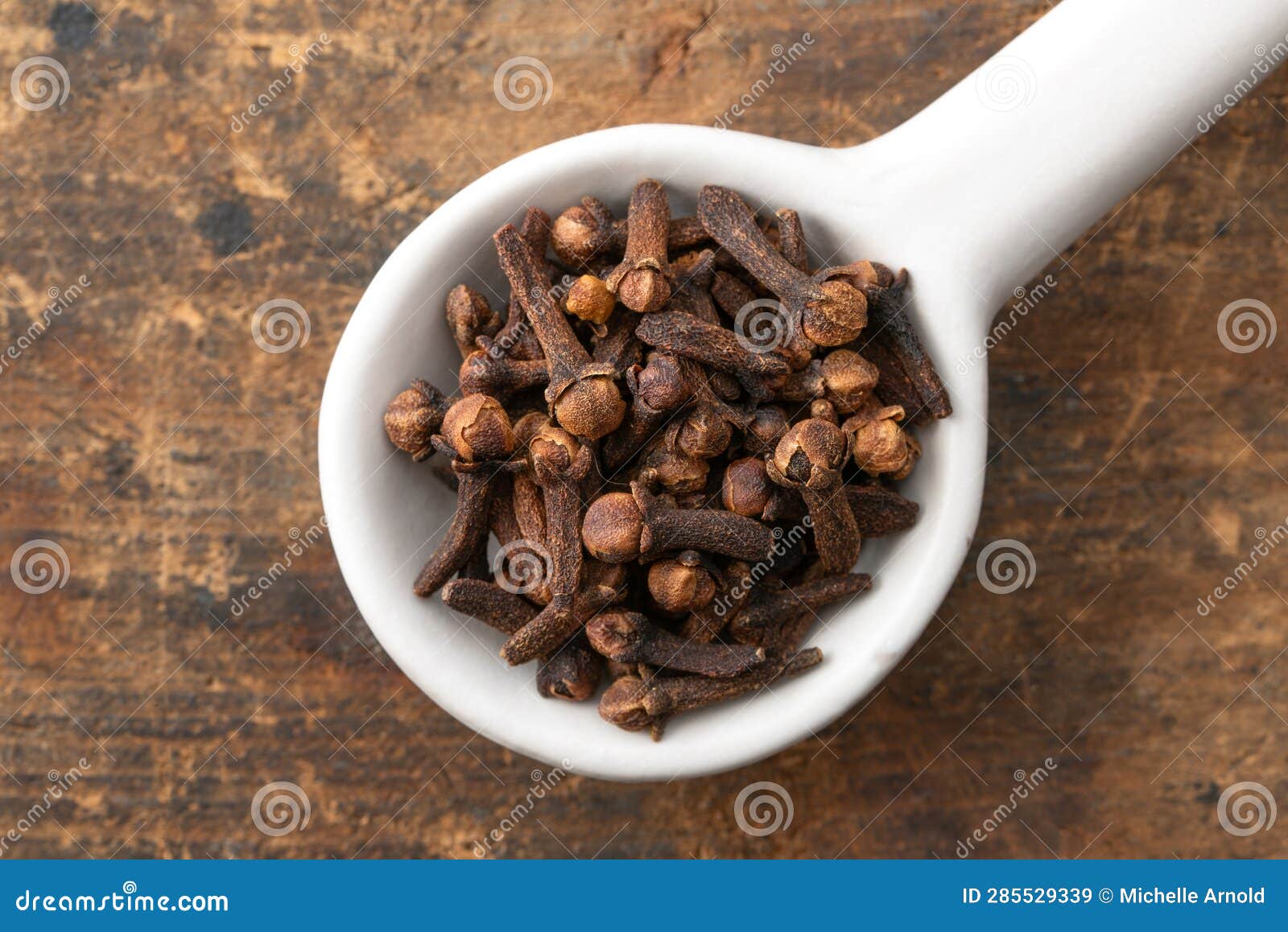 Whole Cloves Spice on a Spoon Stock Image Image of rustic, spoo