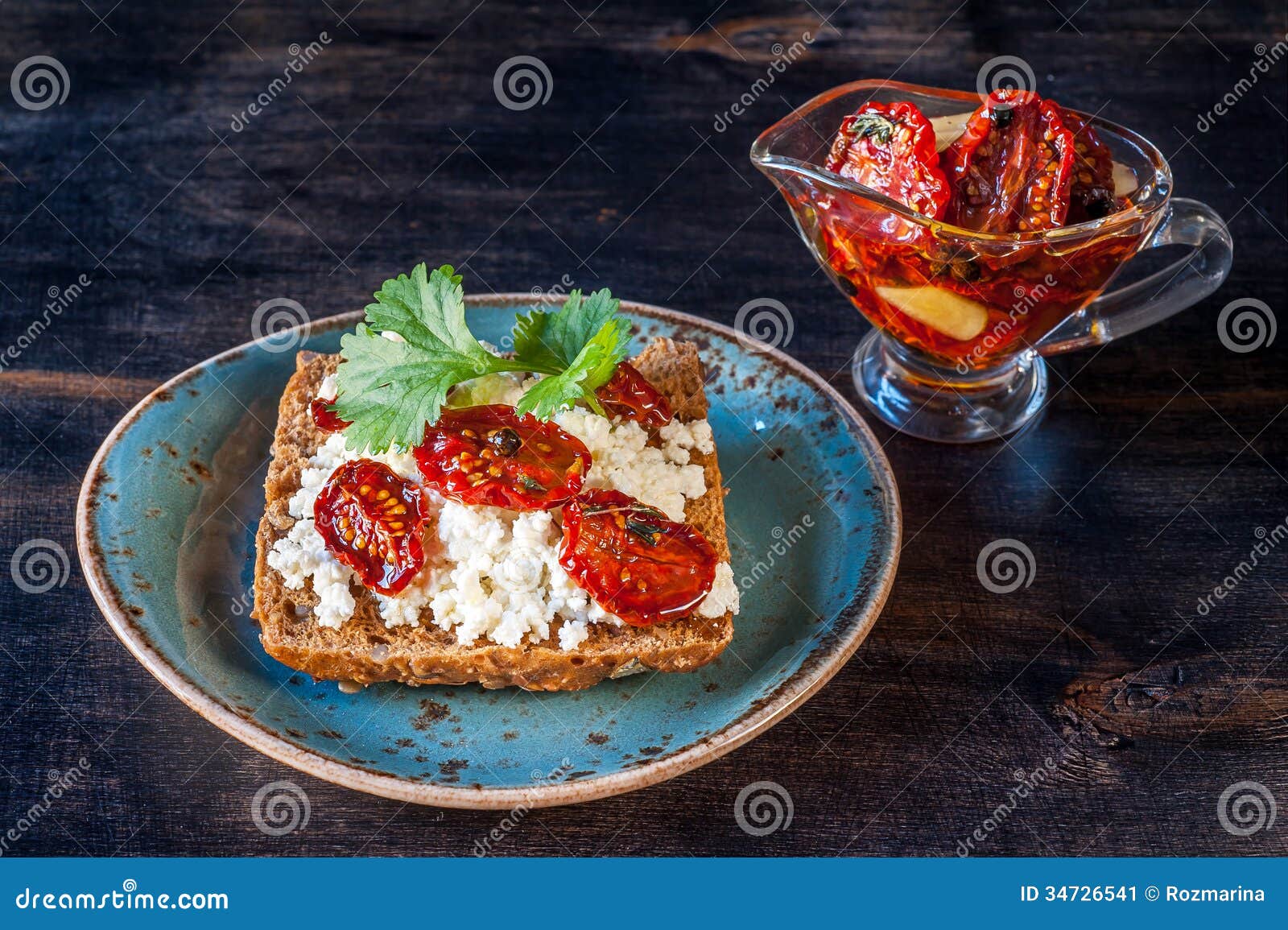Whole Wheat Bread with Sundried Tomatoes, Cottage Cheese and Herbs