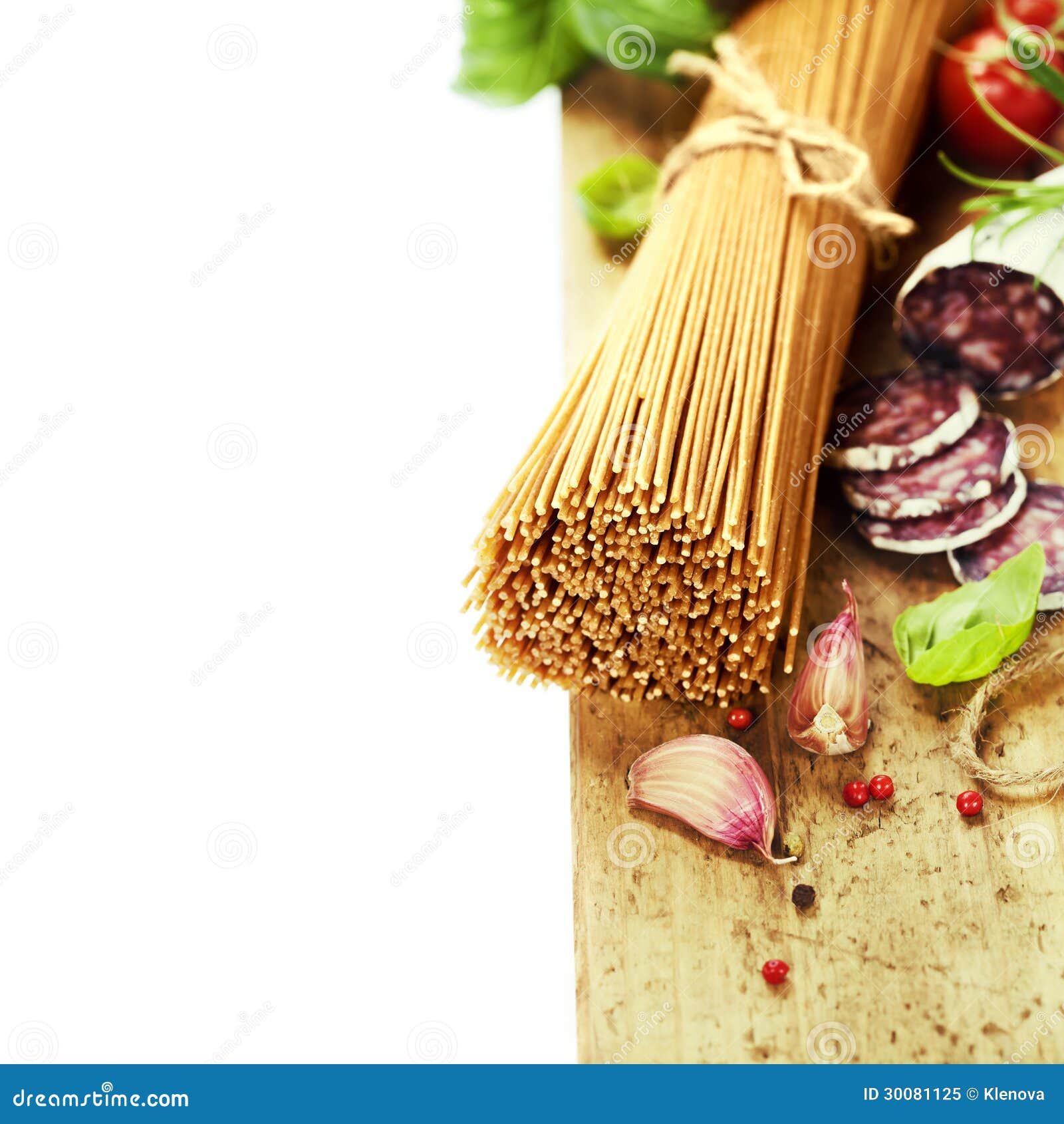 Whole wheat spaghetti stock image. Image of mediterranean 30081125