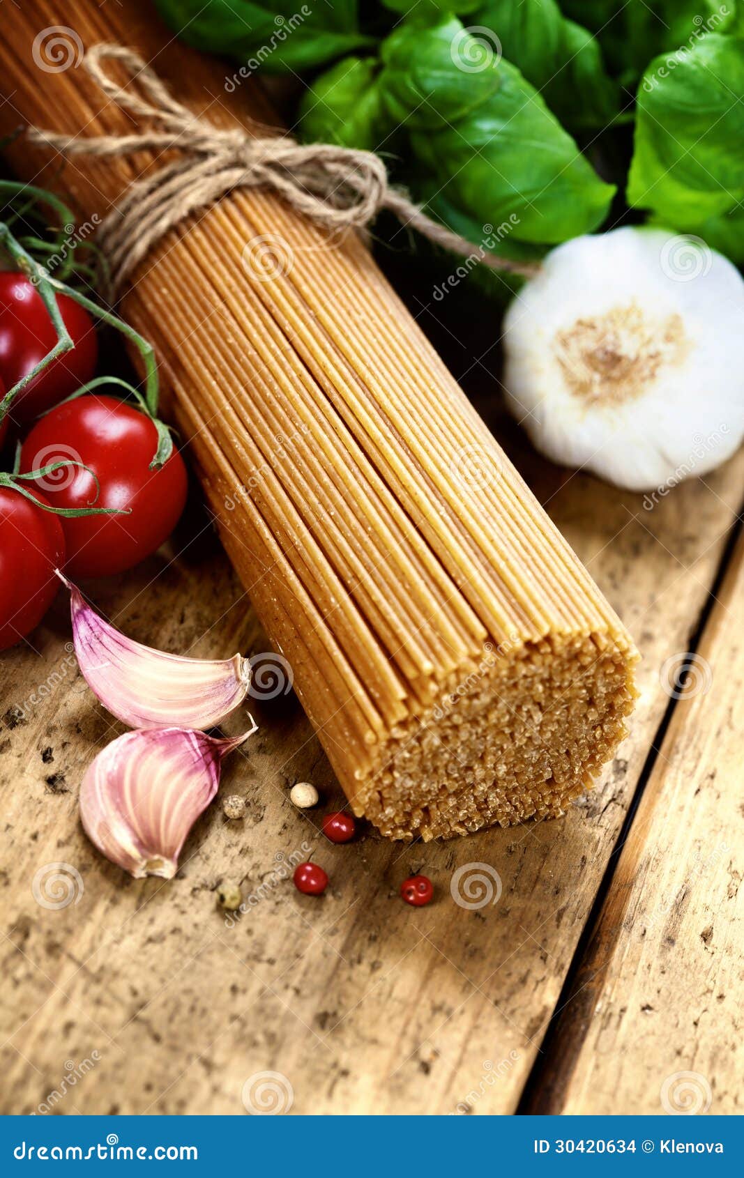Whole wheat spaghetti stock photo. Image of culinary 30420634