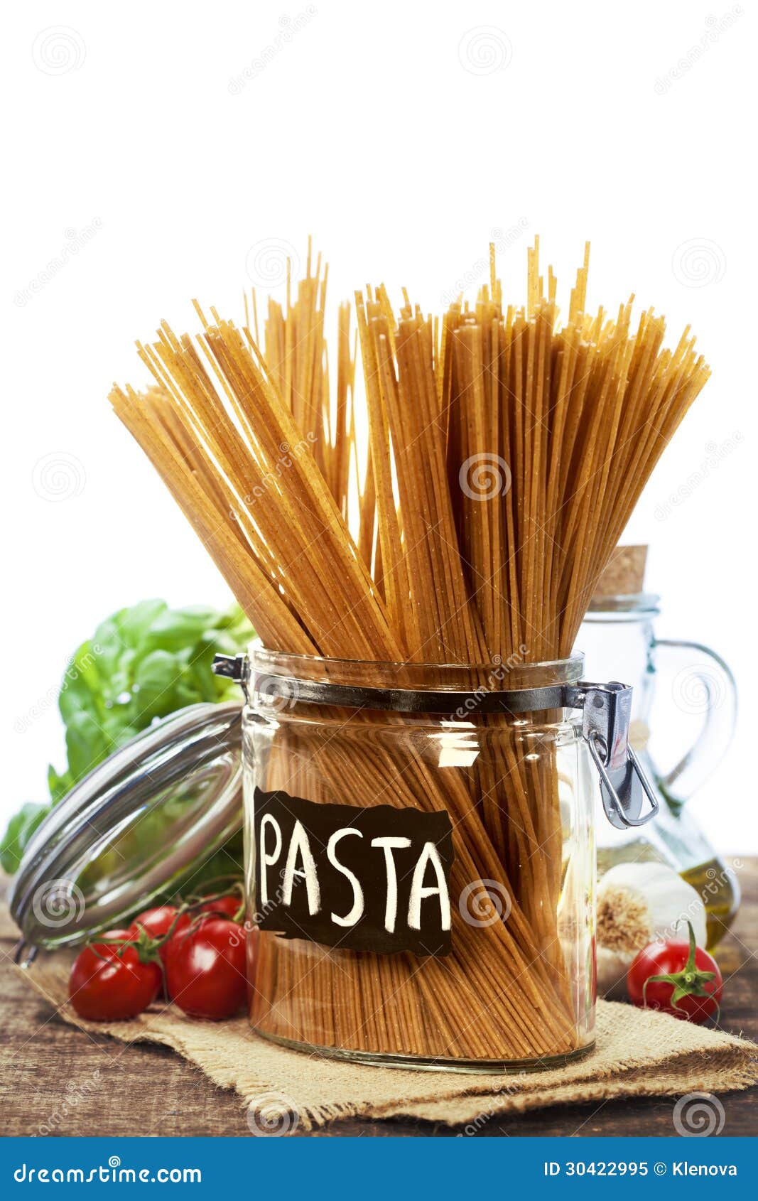 Whole wheat spaghetti stock image. Image of ingredients 30422995