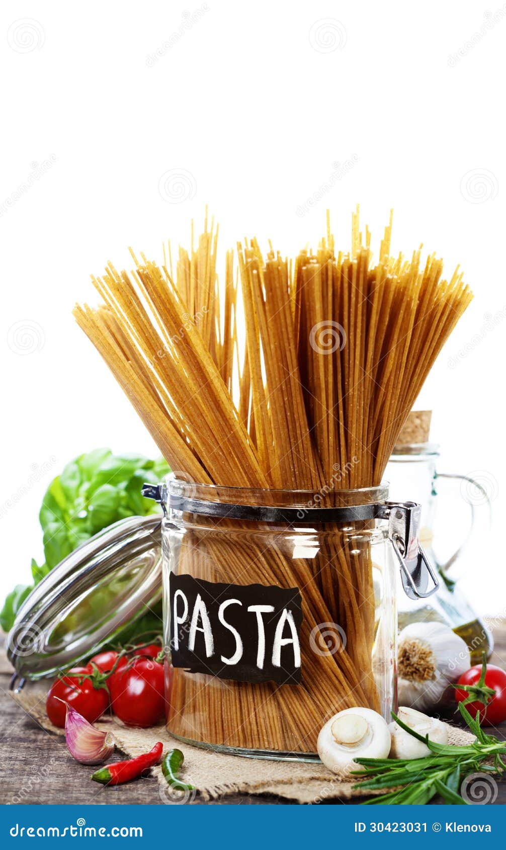 Whole wheat spaghetti stock image. Image of country, basil 30423031