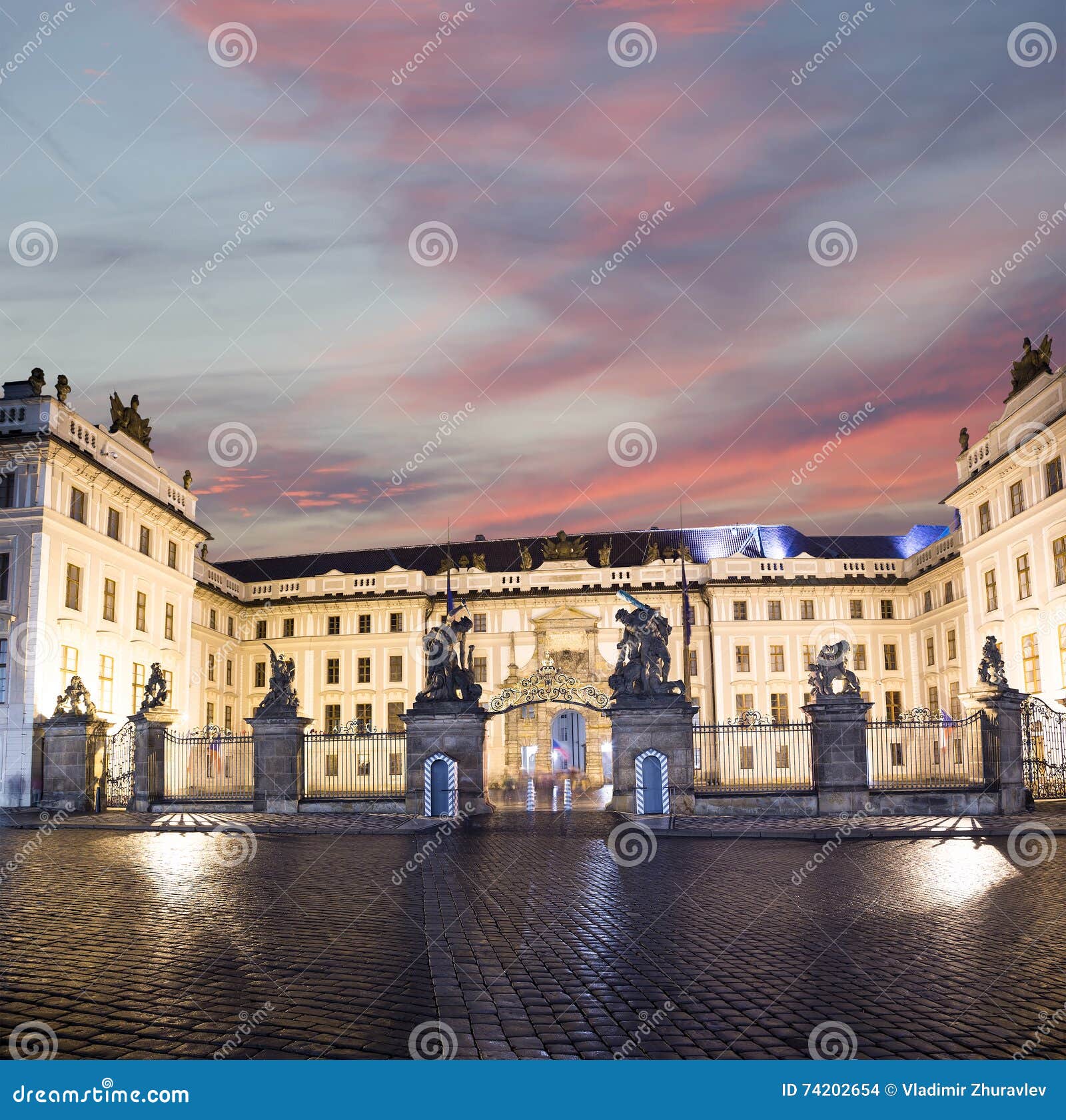 Widok budynek prezydent republika w Praga, republika czech (noc widok)