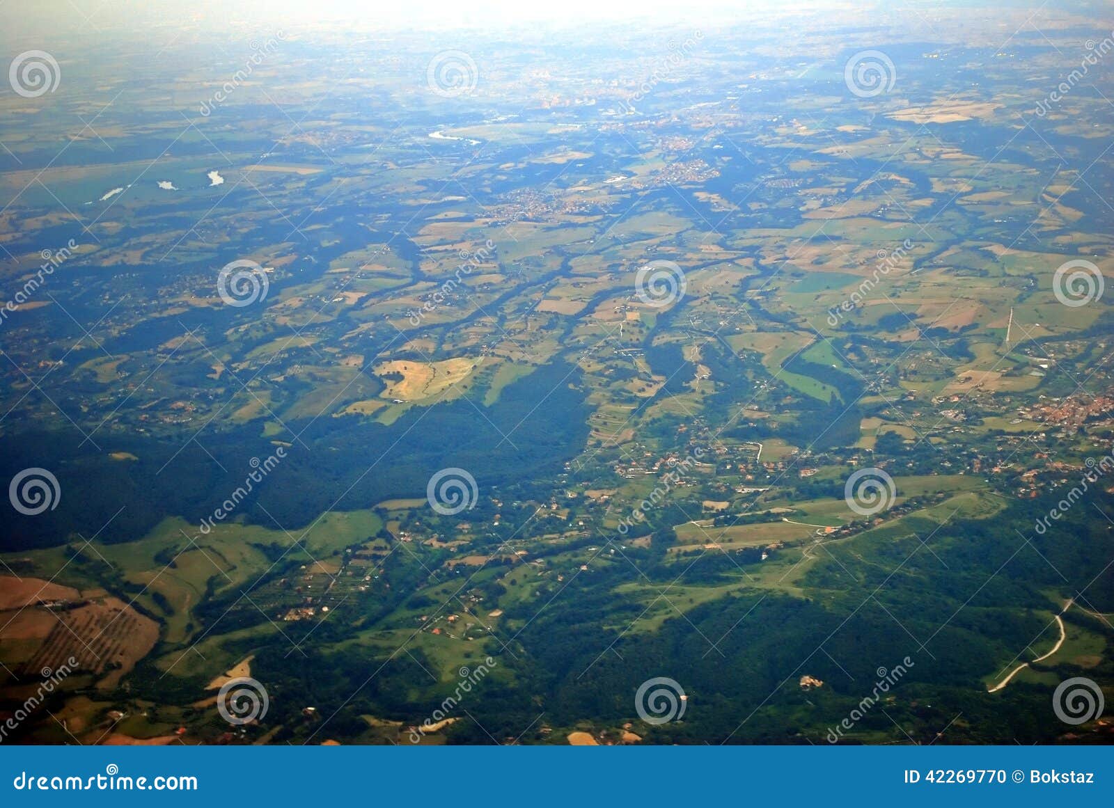 Widok Z Lotu Ptaka Ziemia Od Samolotu Zdjecie Stock Obraz Zlozonej Z Powietrze Natura 42269770