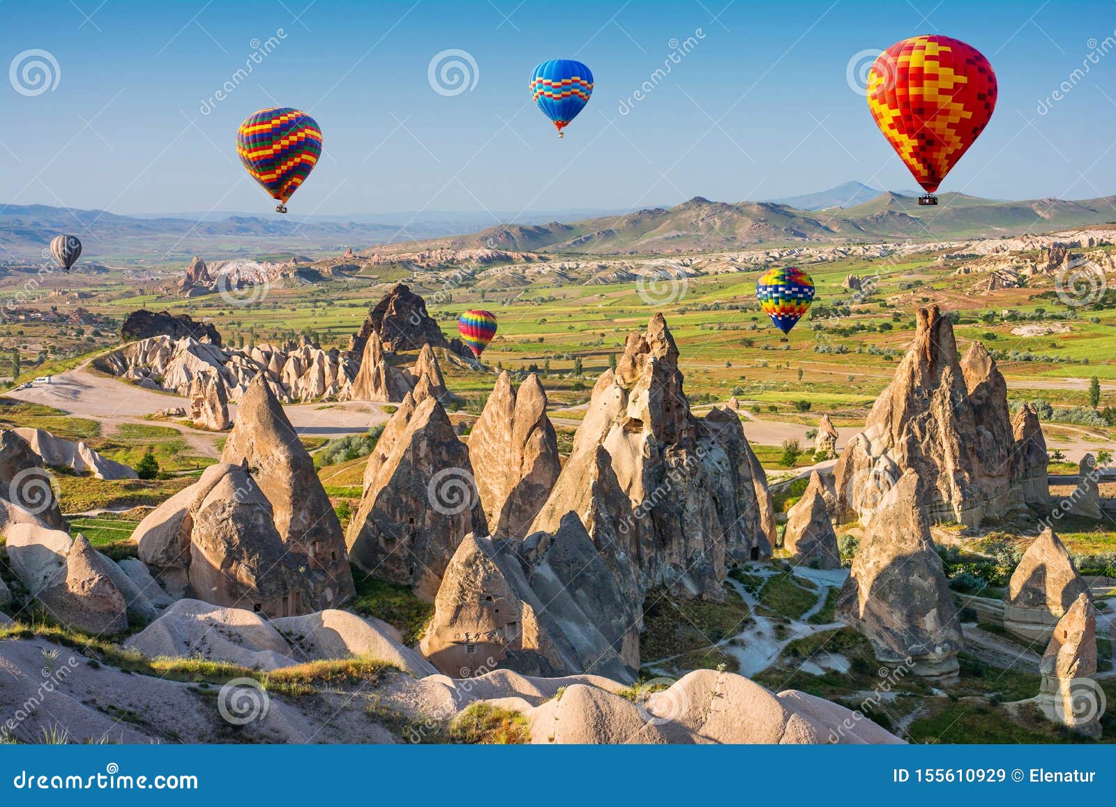Najlepsze Miejsce Na Å›wiecie Wielka Atrakcja Turystyczna Lotu Cappadocia - Balon. Cappadocia Jest Znana  Na CaÅ‚ym Å›wiecie Jako Jedno Z Najlepszych Miejsc Do L Obraz Stock - Obraz  złożonej z jeden, sunlight: 155610929