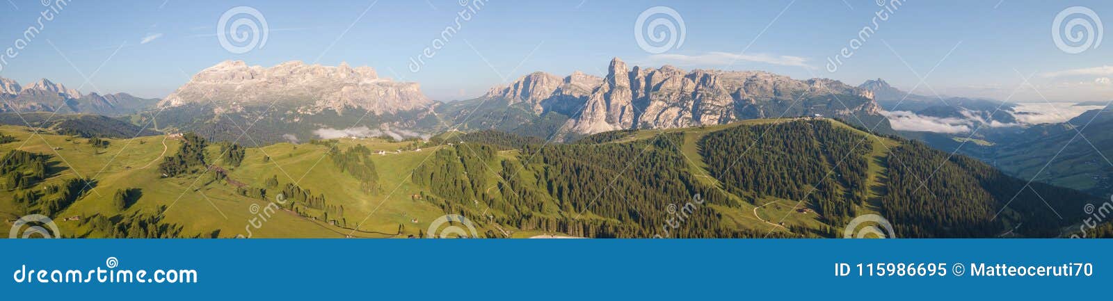 Wielki krajobraz na dolomitach Widok na Sella grupie, Boe szczycie, Gardenaccia masywie i Sassongher szczycie, Alta Badia, Sud Tirol, Włochy młodzi dorośli