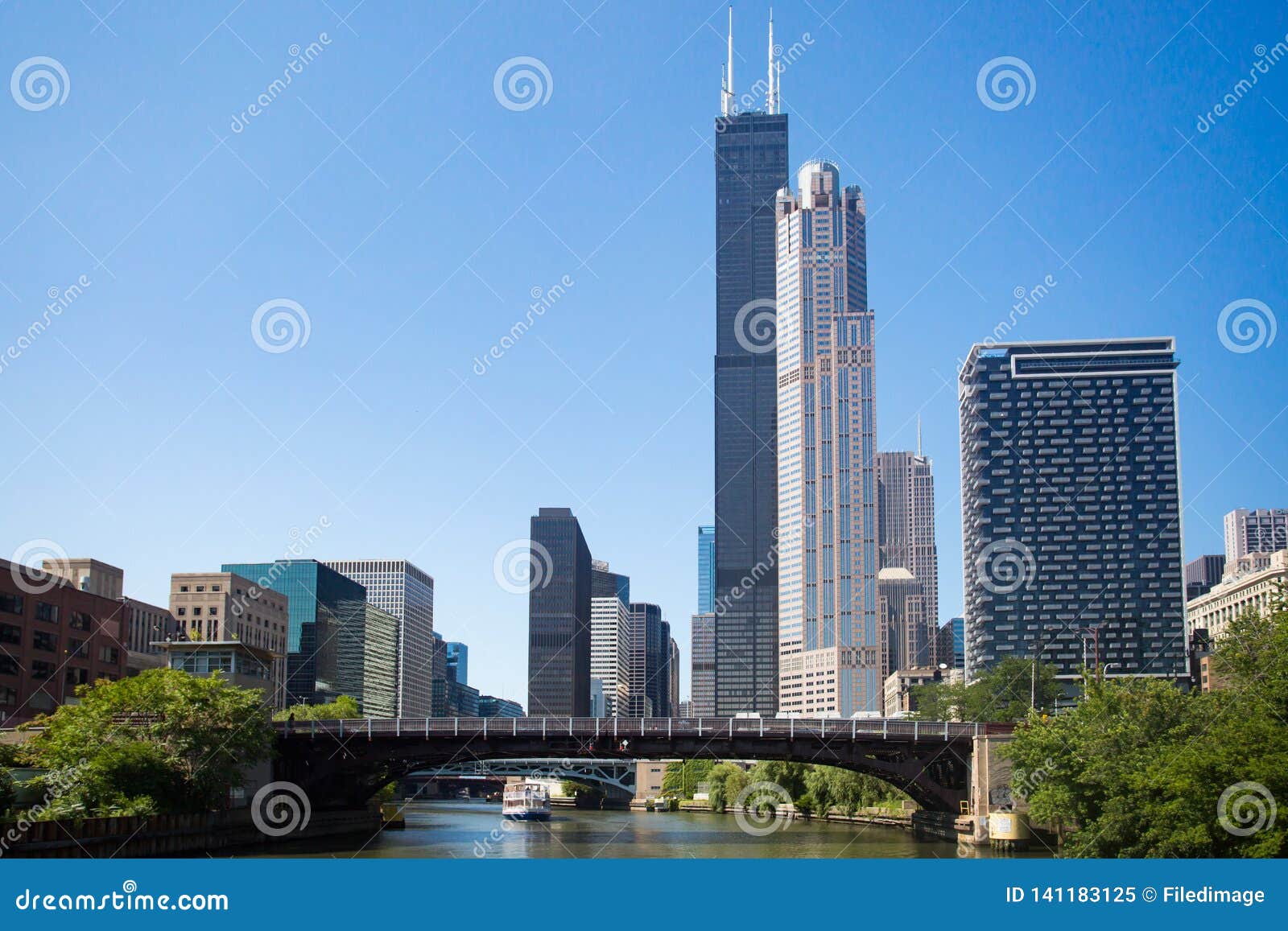willis tower in chicago on the chicago river