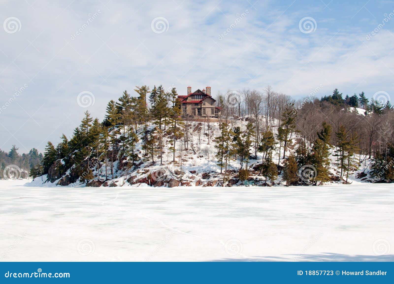 Wilson House, Meech Lake editorial stock photo. Image of hill 18857723