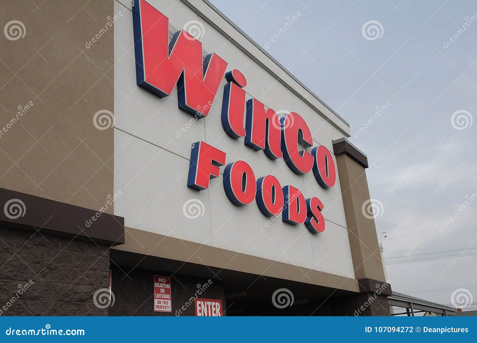 WINCO FOODS editorial photography. Image of finance 107094272