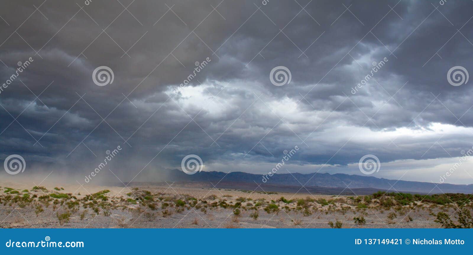 Mojave Sand Storm Approaches Stock Image - Image of kicks, mojave ...