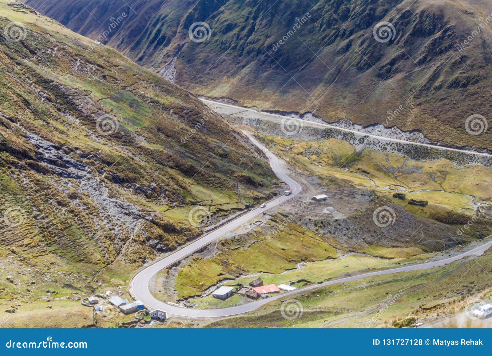 winding road from olllantaytambo to quillabamba