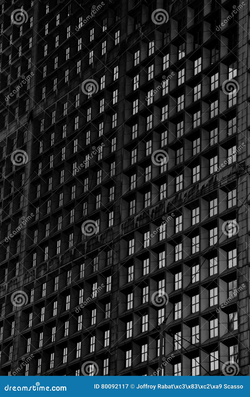 Windows. Black&white de Frances de Paris de bâtiment