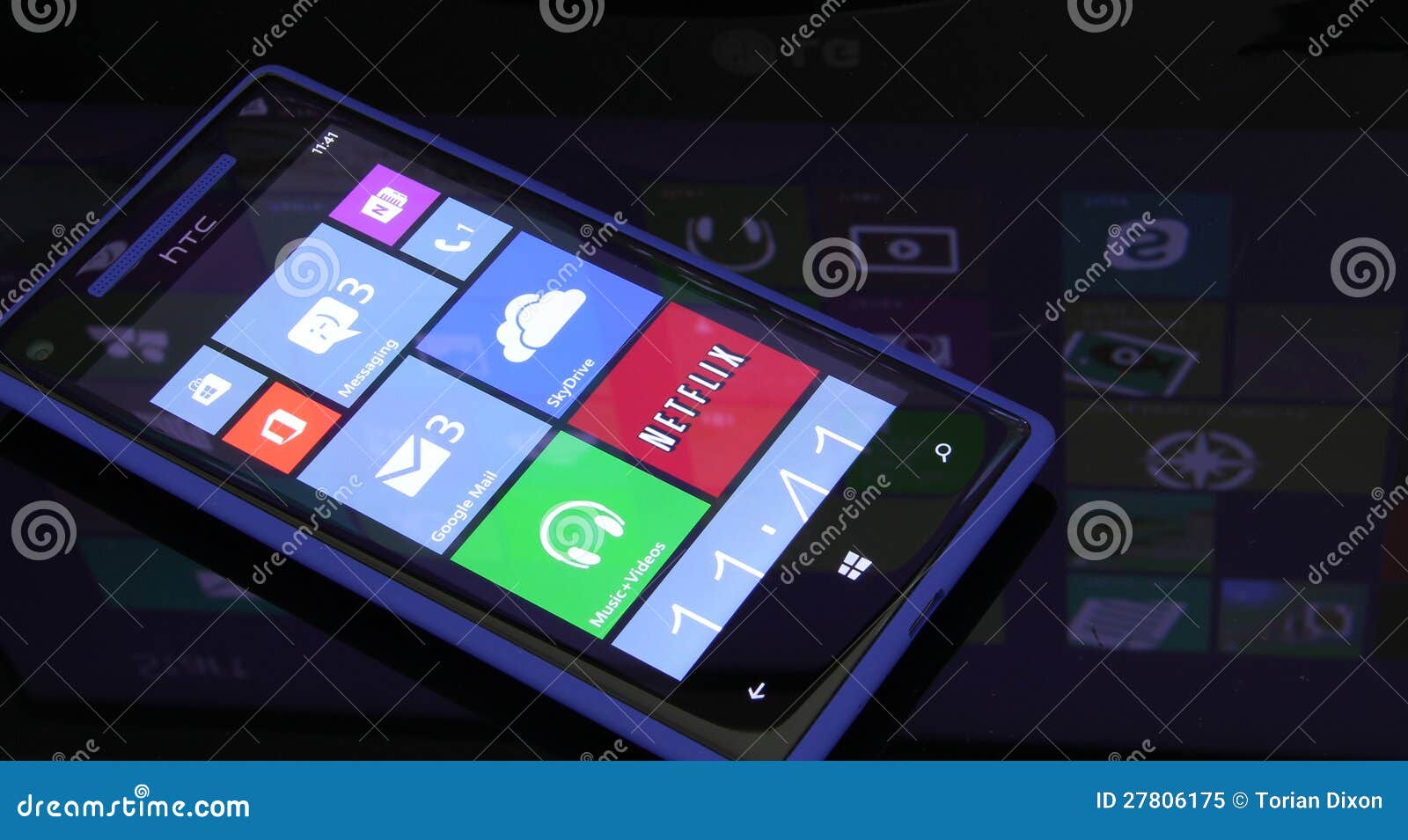 Windows Phone 8 with Windows 8 Reflection Editorial Image - Image of  skydrive, phone: 27806175, image size:1600x955