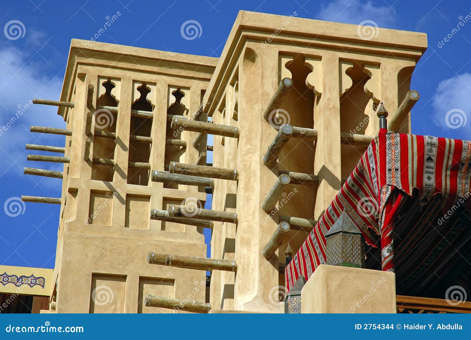 Windtowers. Strutture storiche tradizionali arabe basate per principi di convezione dell'aria, per contribuire a mantenere l'interiore di una costruzione freddo