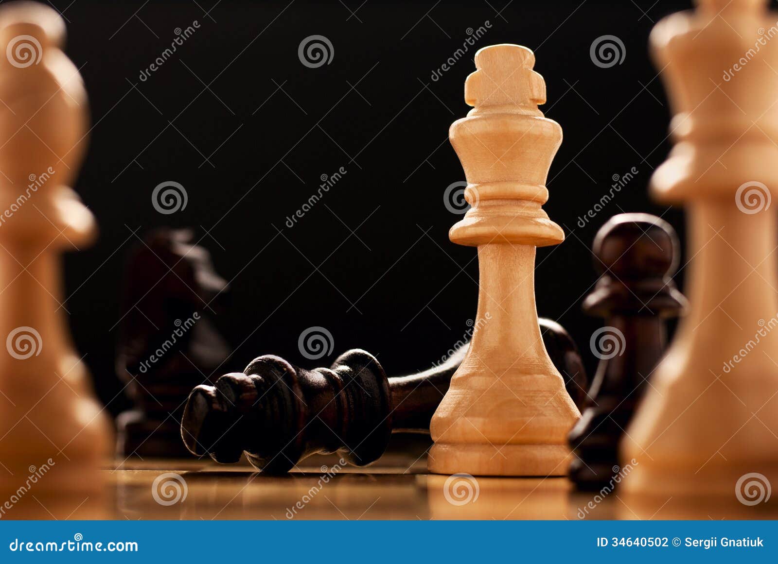 2+ Thousand Chess King Alone Royalty-Free Images, Stock Photos