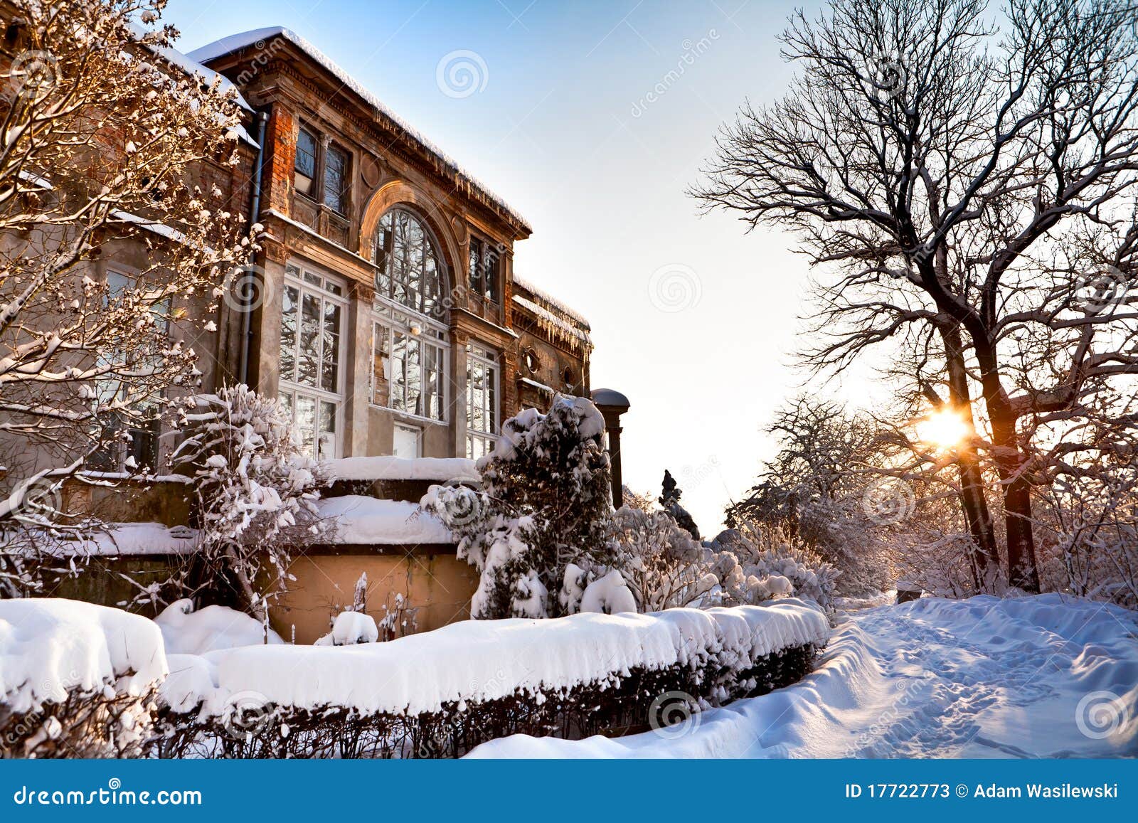 Winter court stock image. Image of freeze, house, garden 17722773
