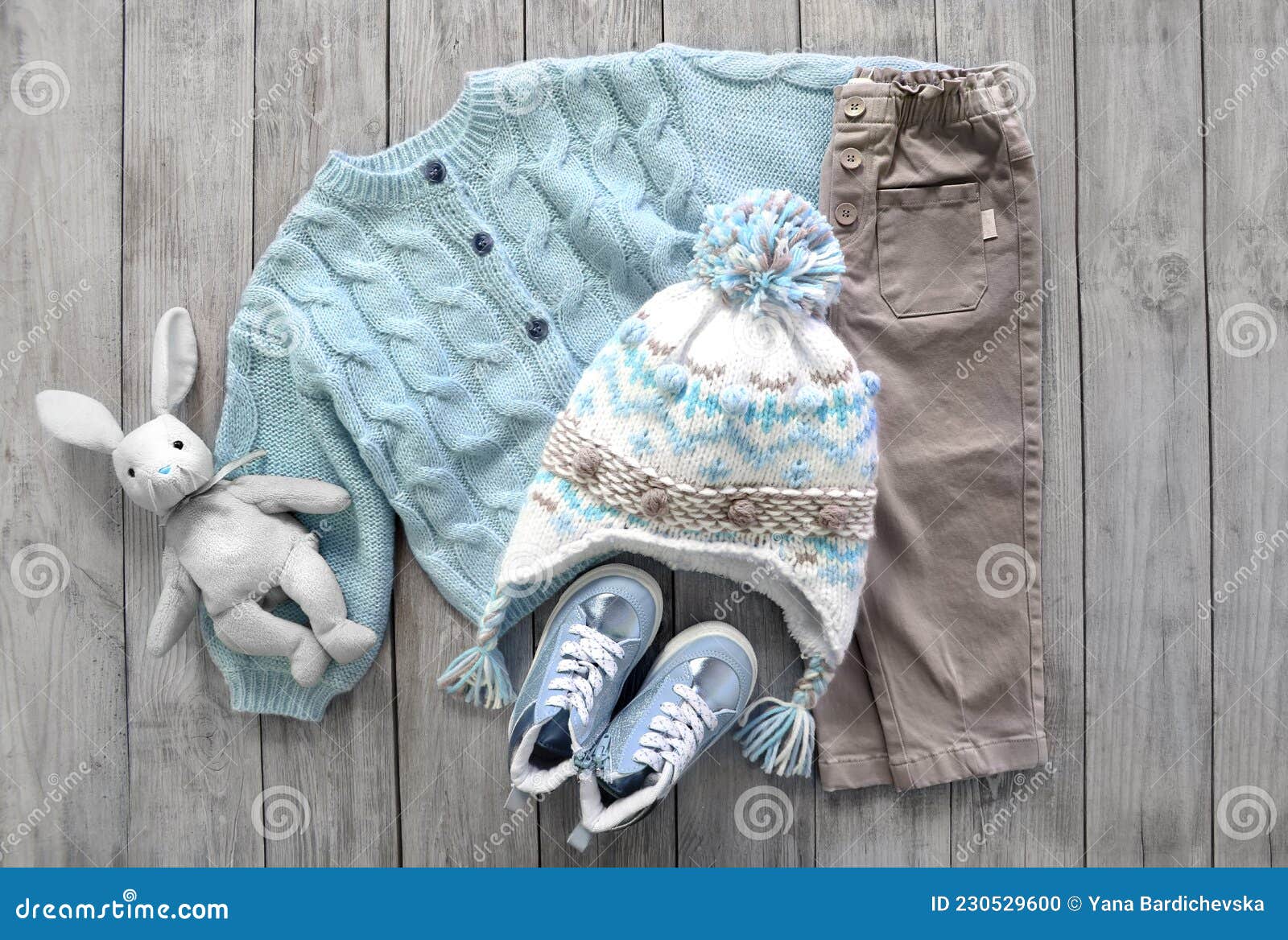 Winter Knitted Woolen Child`s Clothes Set Flat Lay. Collection of Warm  Kid`s Clothing Stock Photo - Image of garment, cozy: 230529600