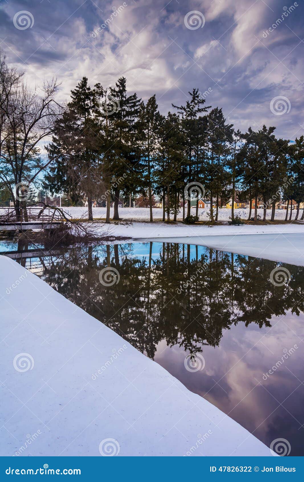Winter Reflections at Kiwanis Lake, in York, Pennsylvania. Stock Photo