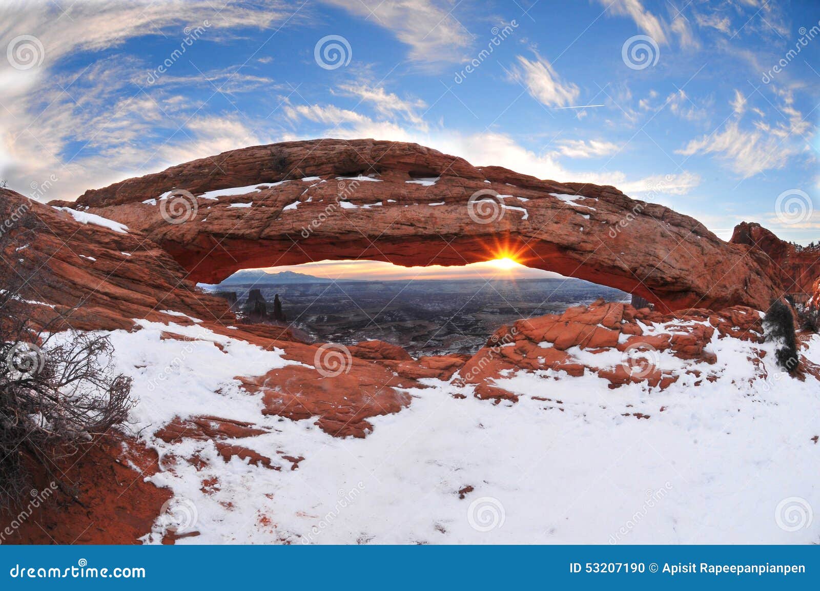 winter sunrise at mesa arch