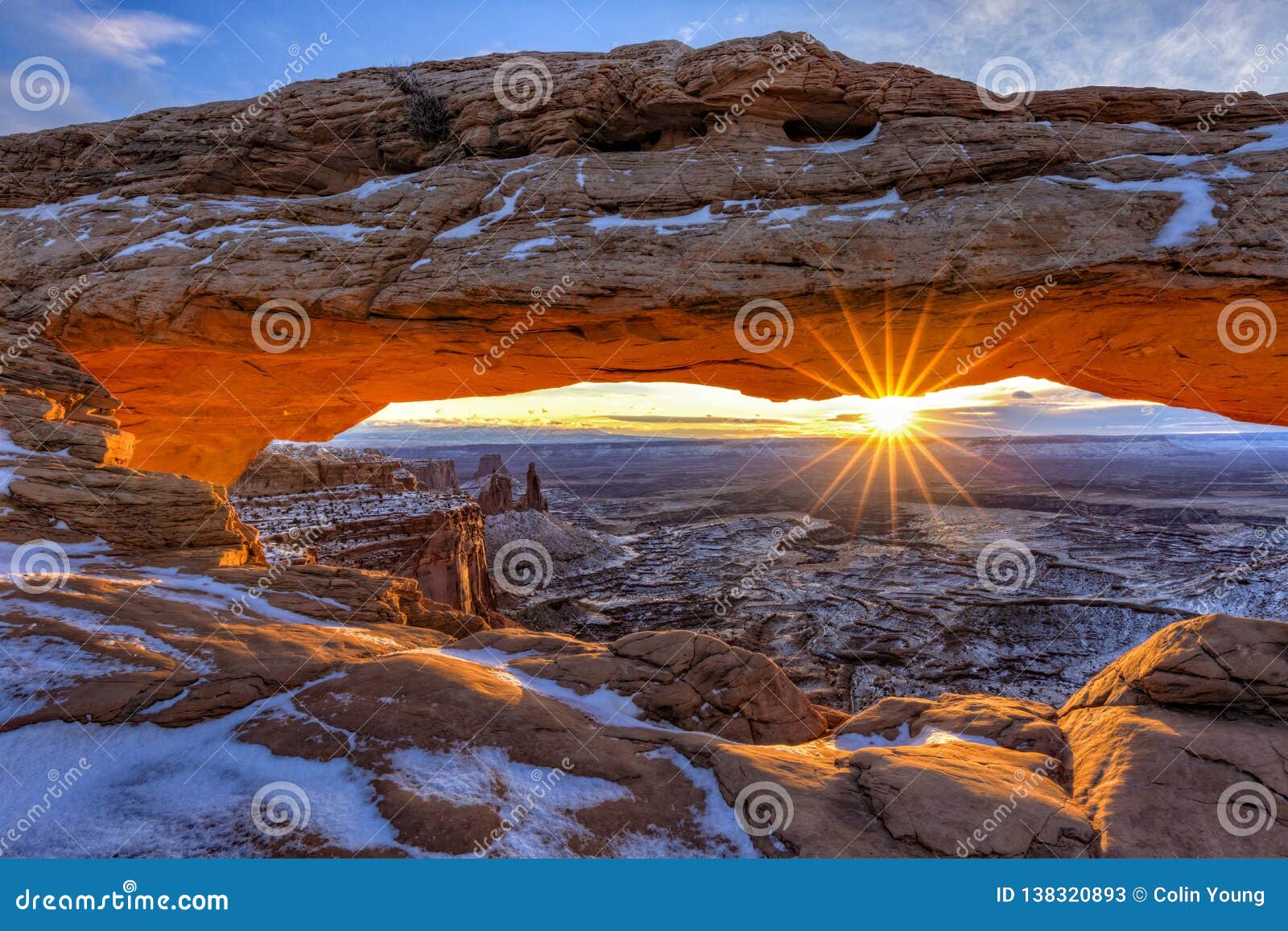 winter sunrise mesa arch