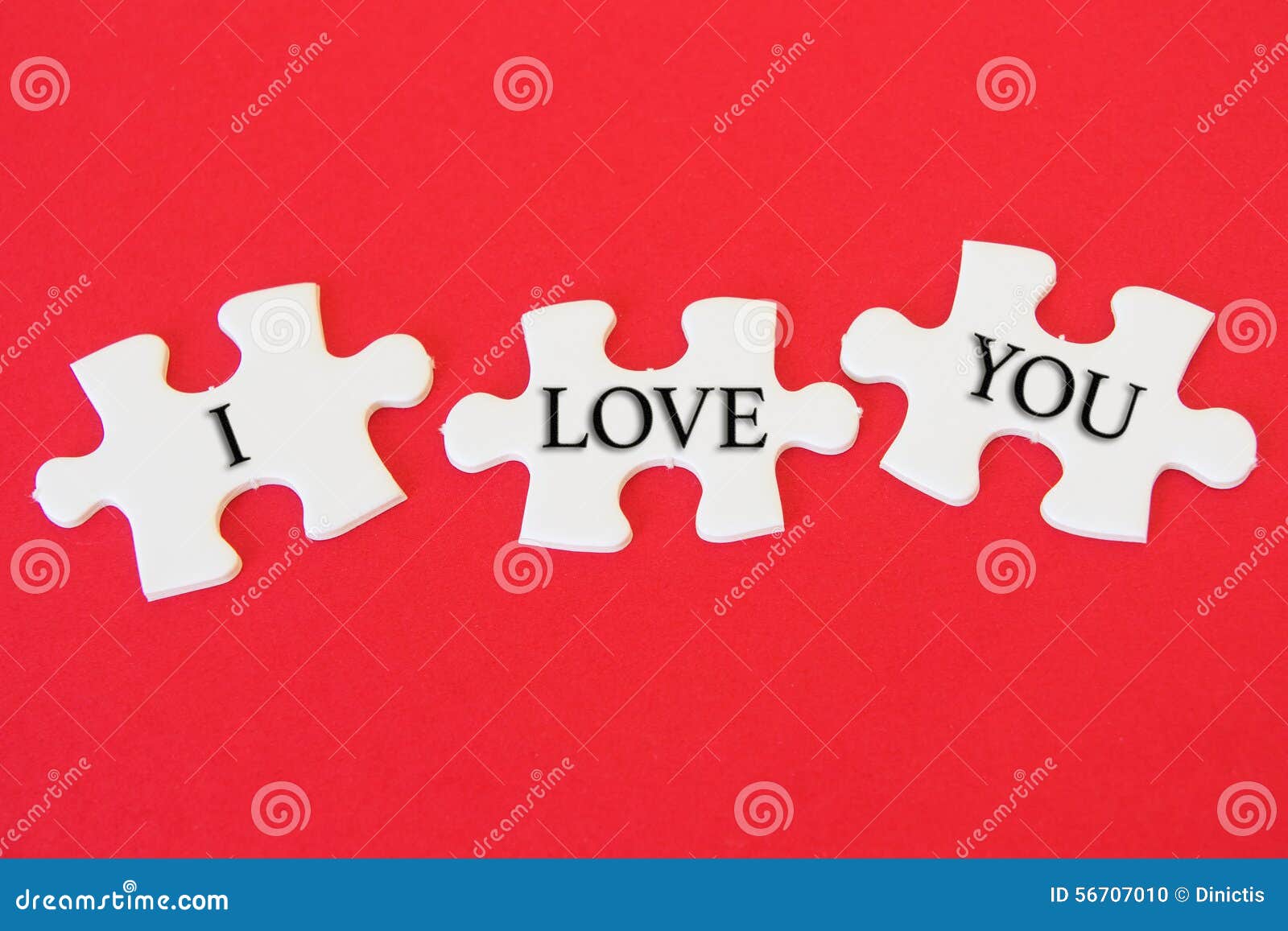 Witte Puzzel Met Geschreven Woord I Liefde U Op Een Rode Achtergrond Stock Foto - Image of emotie: 56707010