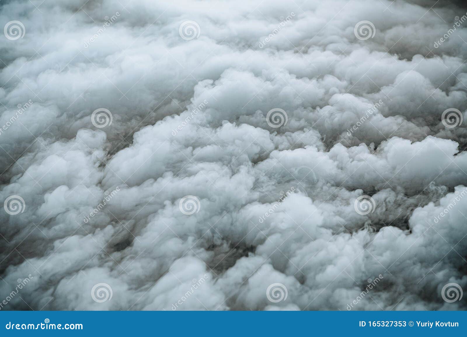 Katholiek wasmiddel rib Witte Rook Kleurt Vloerbedekking Stock Afbeelding - Image of lucht,  verlichting: 165327353