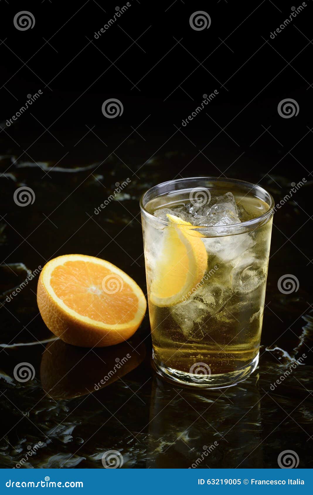 Wodka en Redbull stock afbeelding. Image of koel, vloeistof 63219005