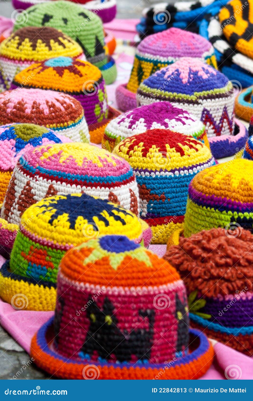 omdraaien Barry Plunderen Wollen Hoeden Bij De Markt Van Otavalo Stock Afbeelding - Image of hoed,  markt: 22842813